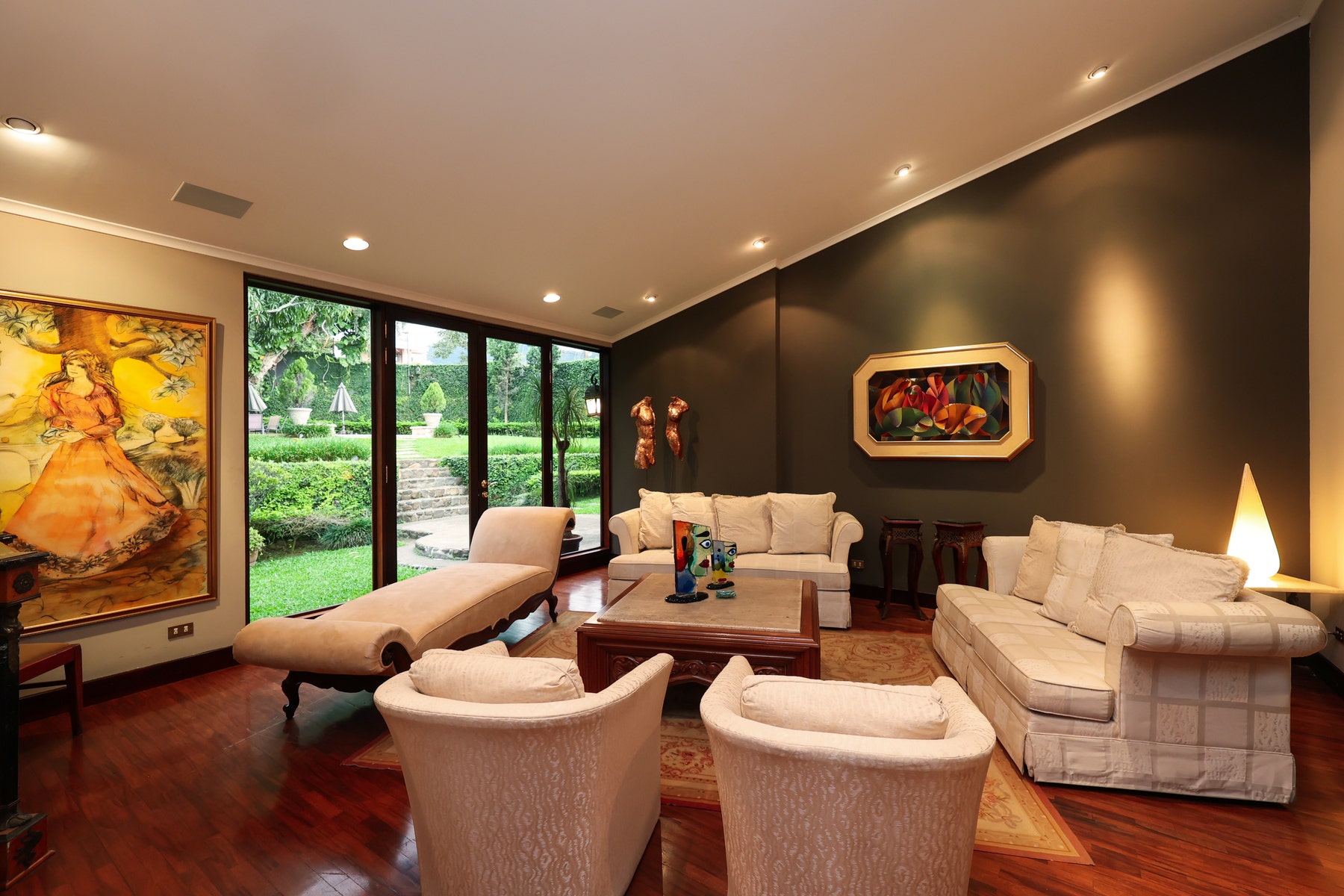 Family Villa Estate — photo 18 of 19