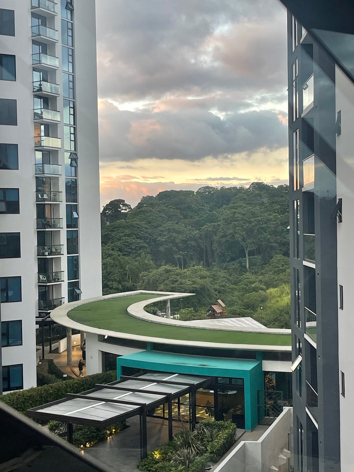 Luxury Apartment at Núcleo Sabana, #19 — photo 3 of 17