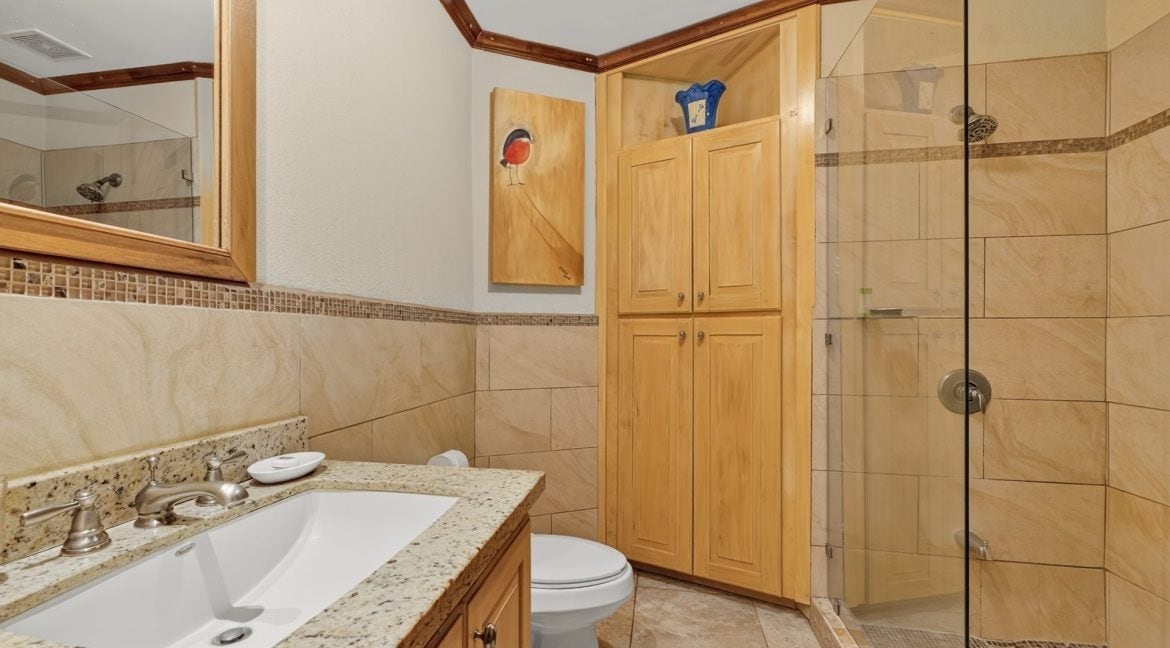Luxury Ground Floor Condo — photo 11 of 19