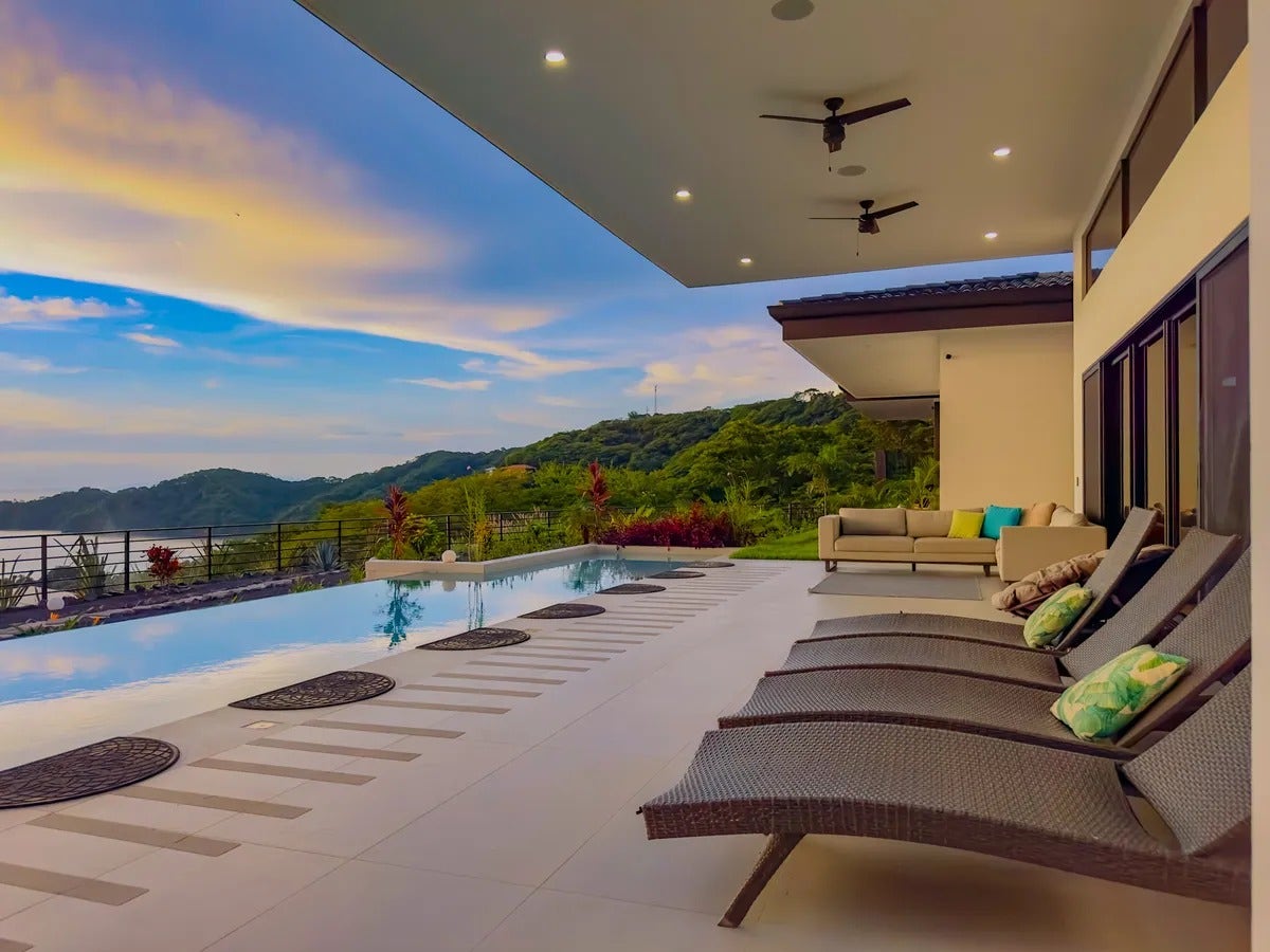 Panoramic Ocean View Villa — photo 3 of 19