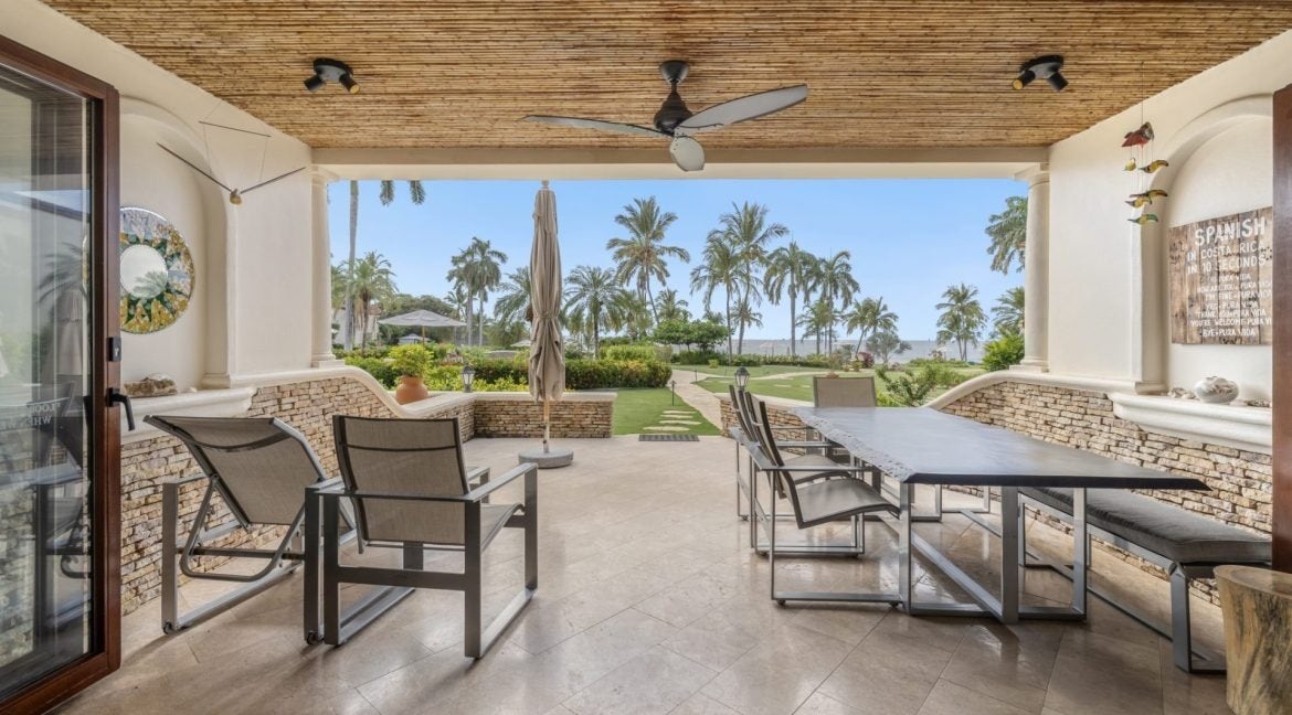 Titled Beachfront Luxury Villa — photo 4 of 15