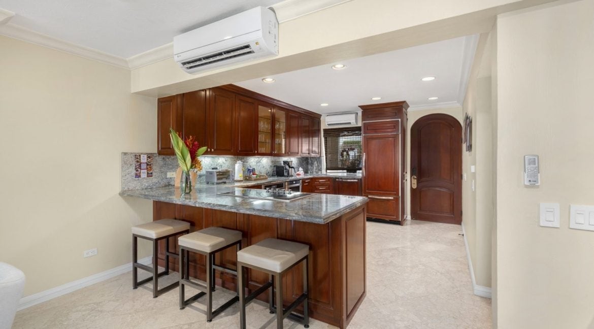 Titled Beachfront Luxury Villa — photo 7 of 15