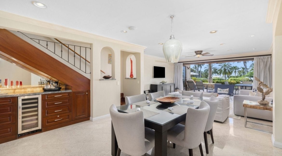 Titled Beachfront Luxury Villa — photo 8 of 15