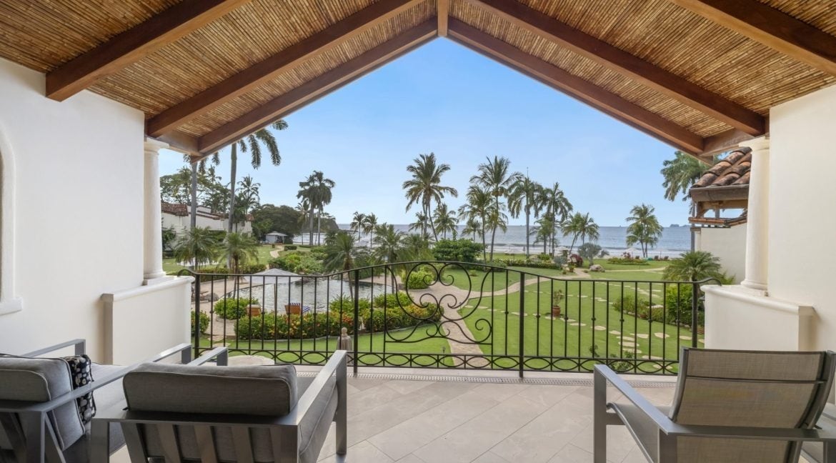 Titled Beachfront Luxury Villa — photo 15 of 15
