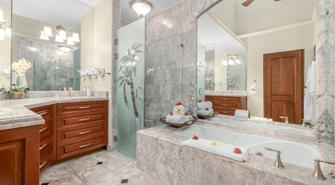 Titled Beachfront Luxury Villa — photo 13 of 15