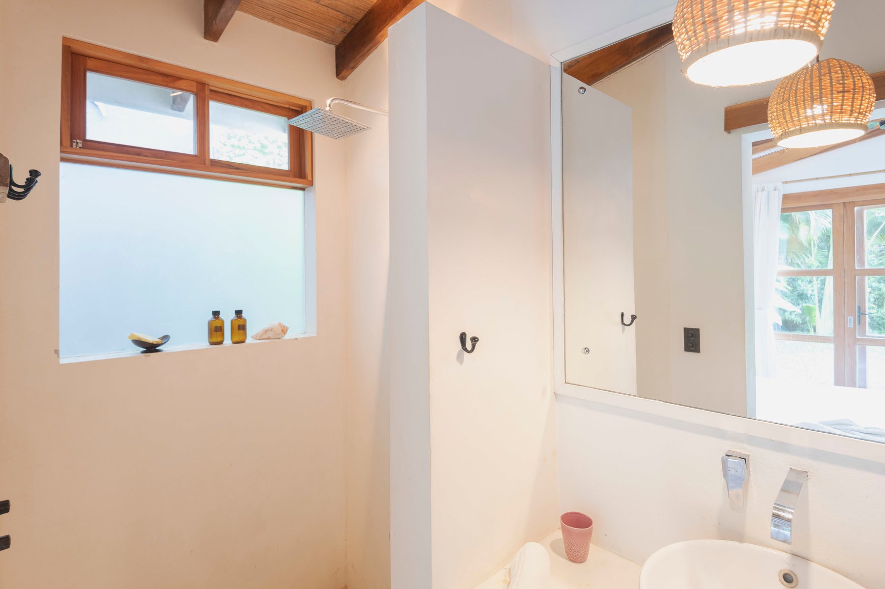 Turnkey Three Bedroom Near Beach — photo 4 of 19