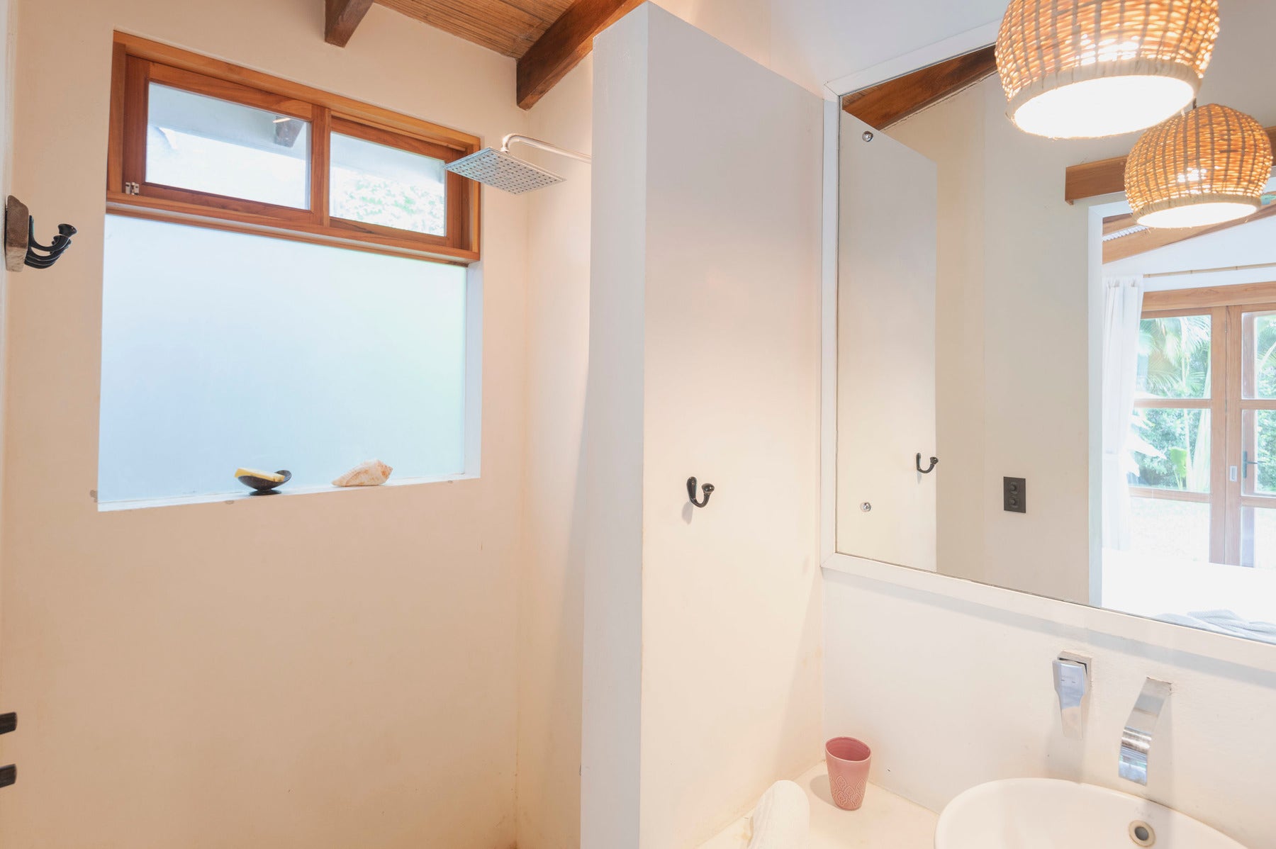 Turnkey Three Bedroom Near Beach — photo 5 of 19