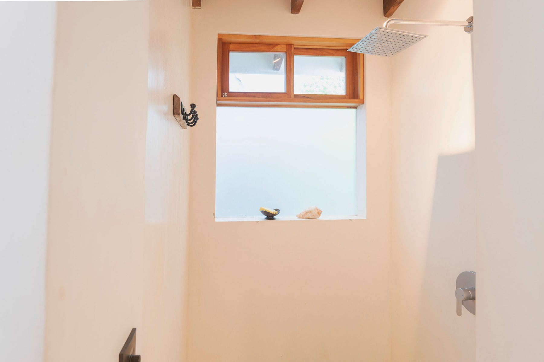 Turnkey Three Bedroom Near Beach — photo 6 of 19
