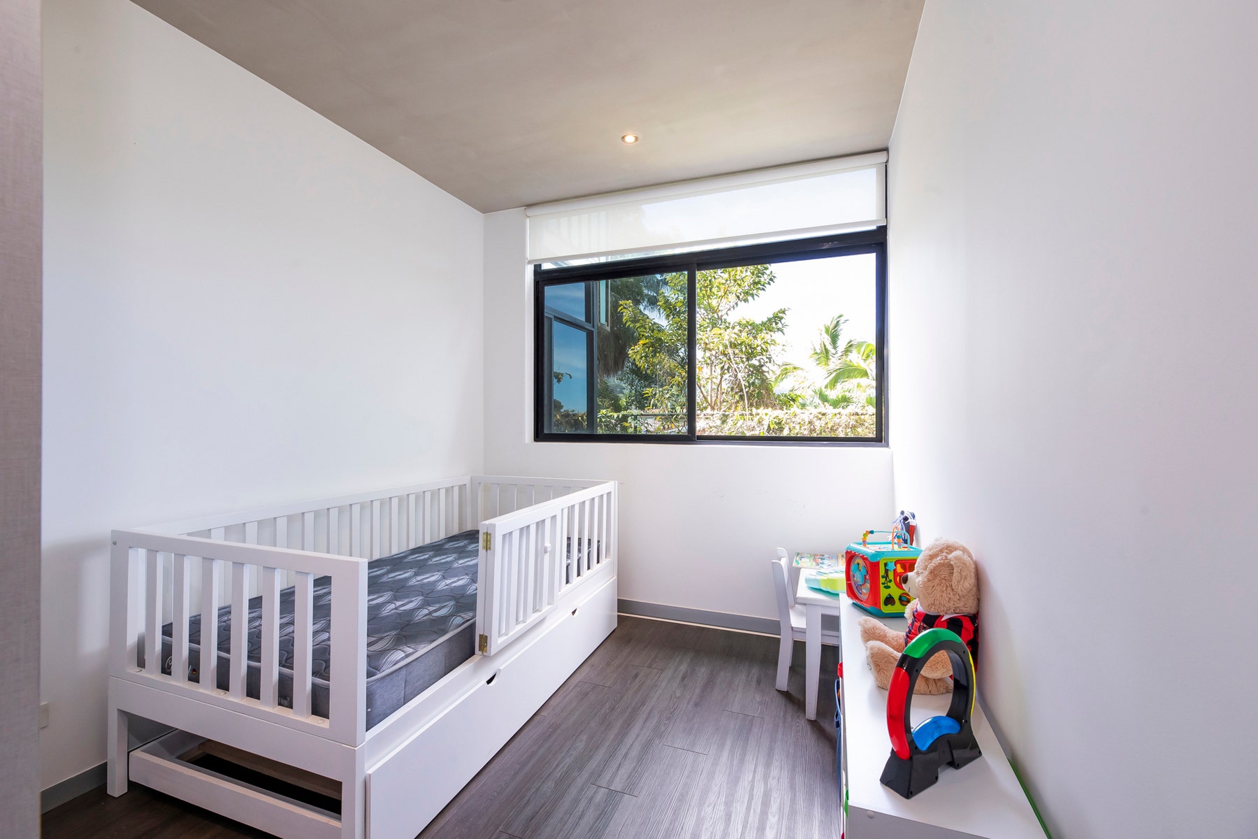 Arborea artsy corner residence. — photo 10 of 19