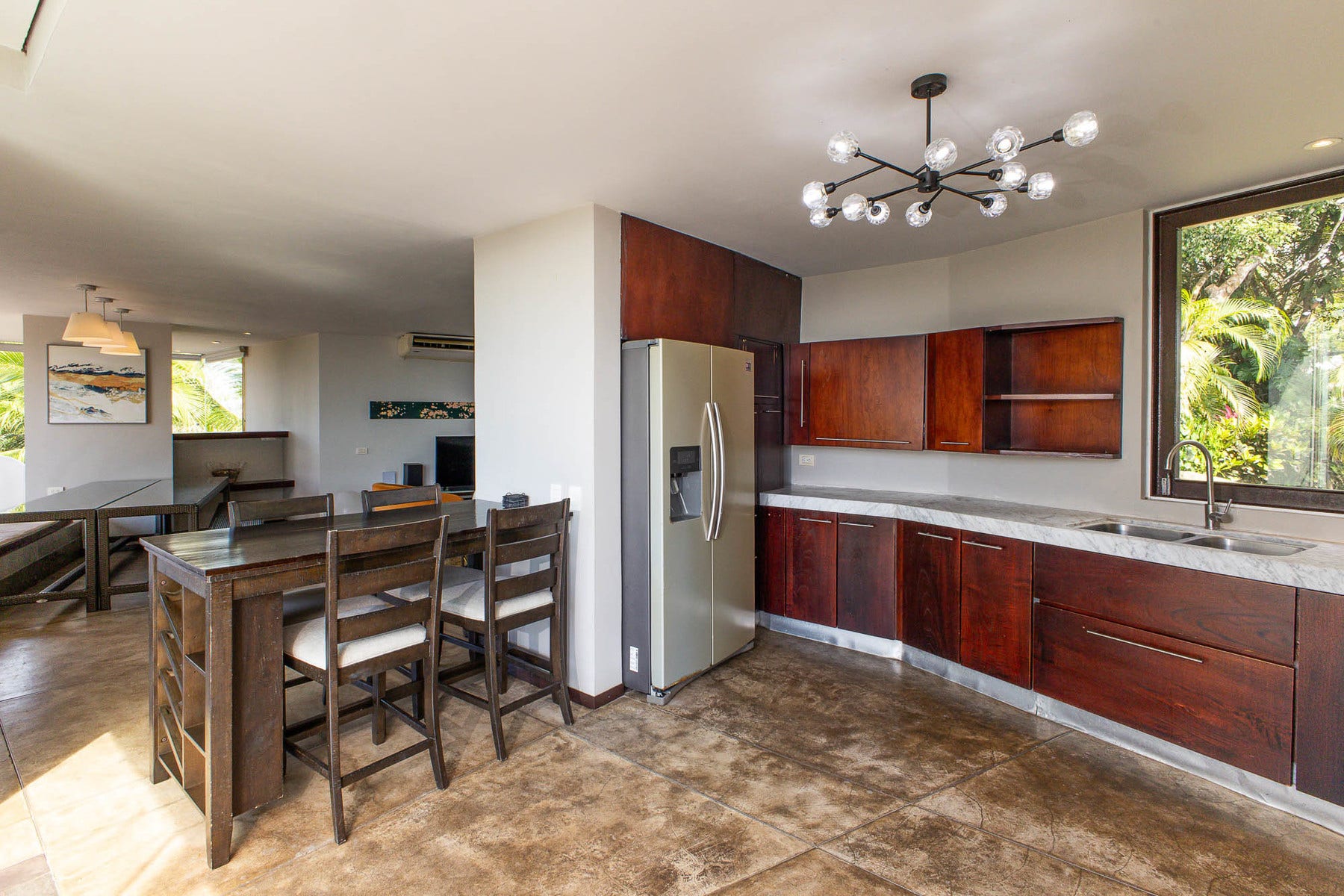 Private Ocean View Estate Near the Beach — photo 7 of 19
