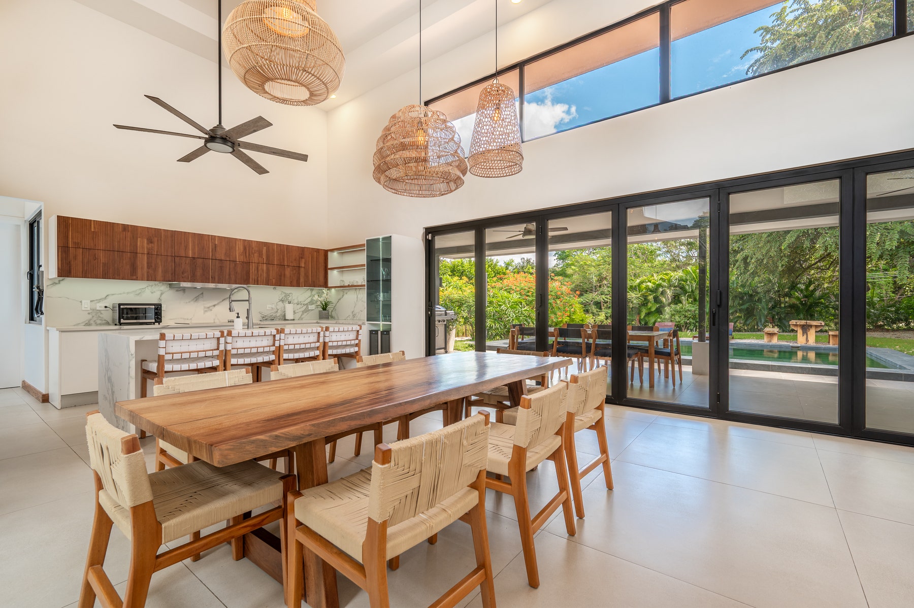 Contemporary Luxury Home — photo 2 of 19
