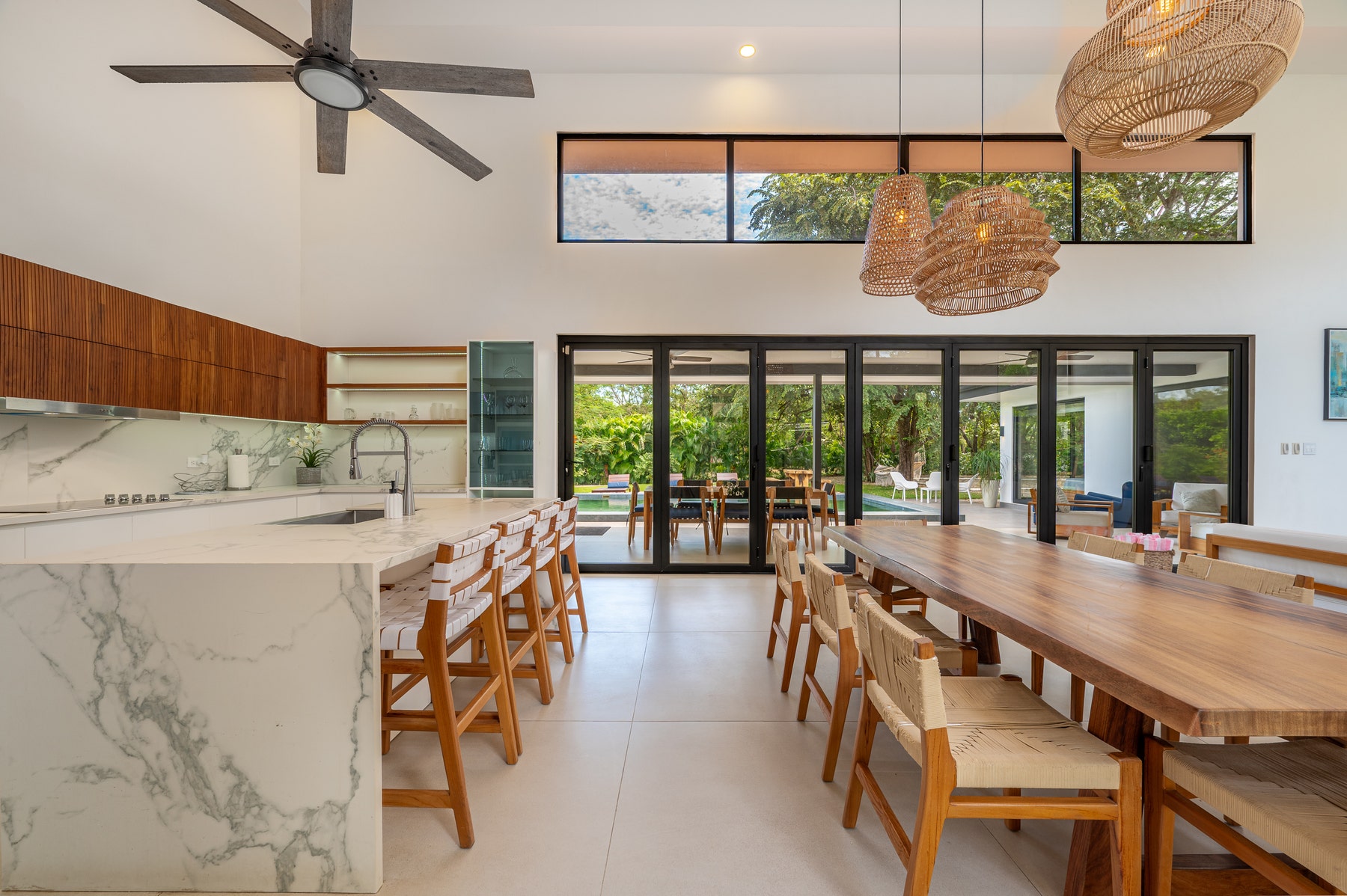 Contemporary Luxury Home — photo 3 of 19