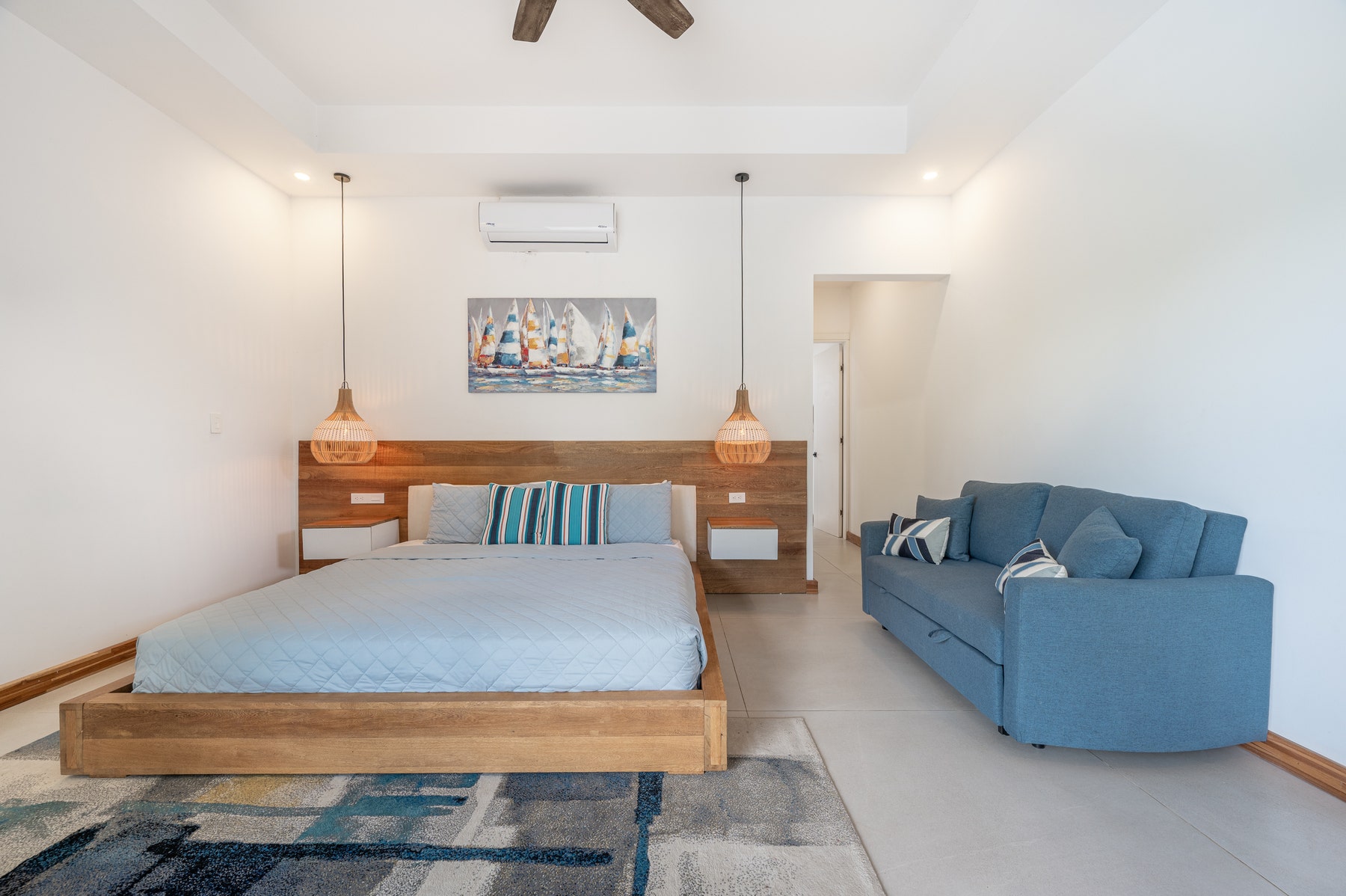 Contemporary Luxury Home — photo 11 of 19