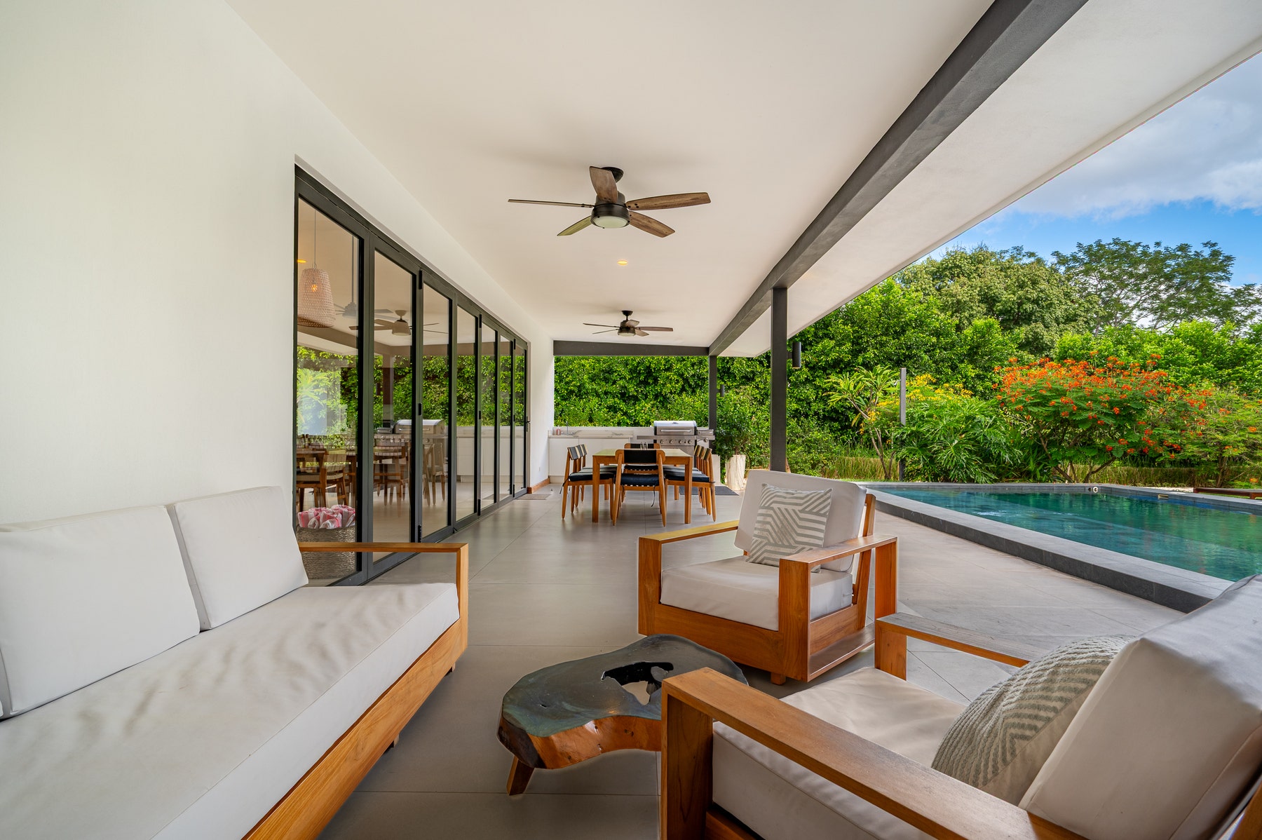 Contemporary Luxury Home — photo 12 of 19