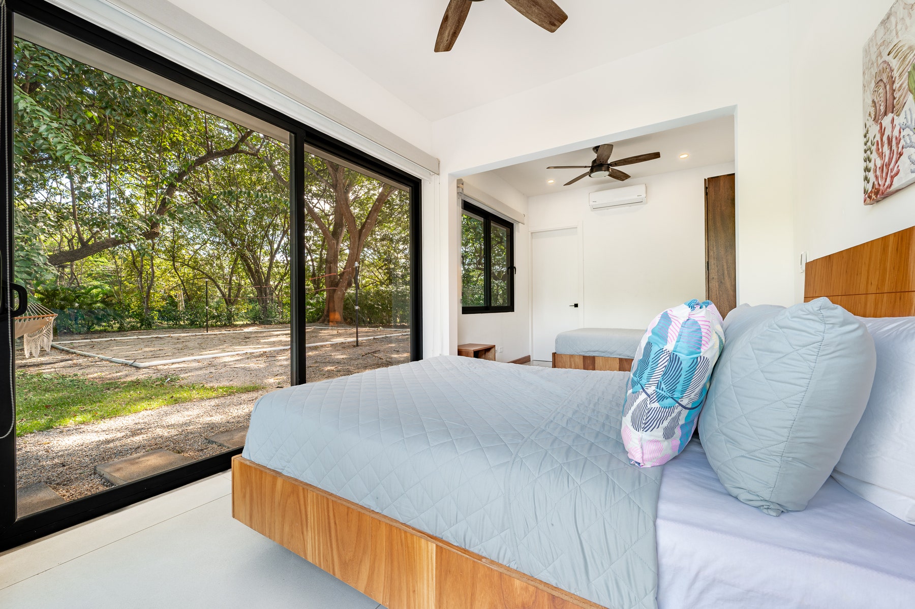 Contemporary Luxury Home — photo 13 of 19