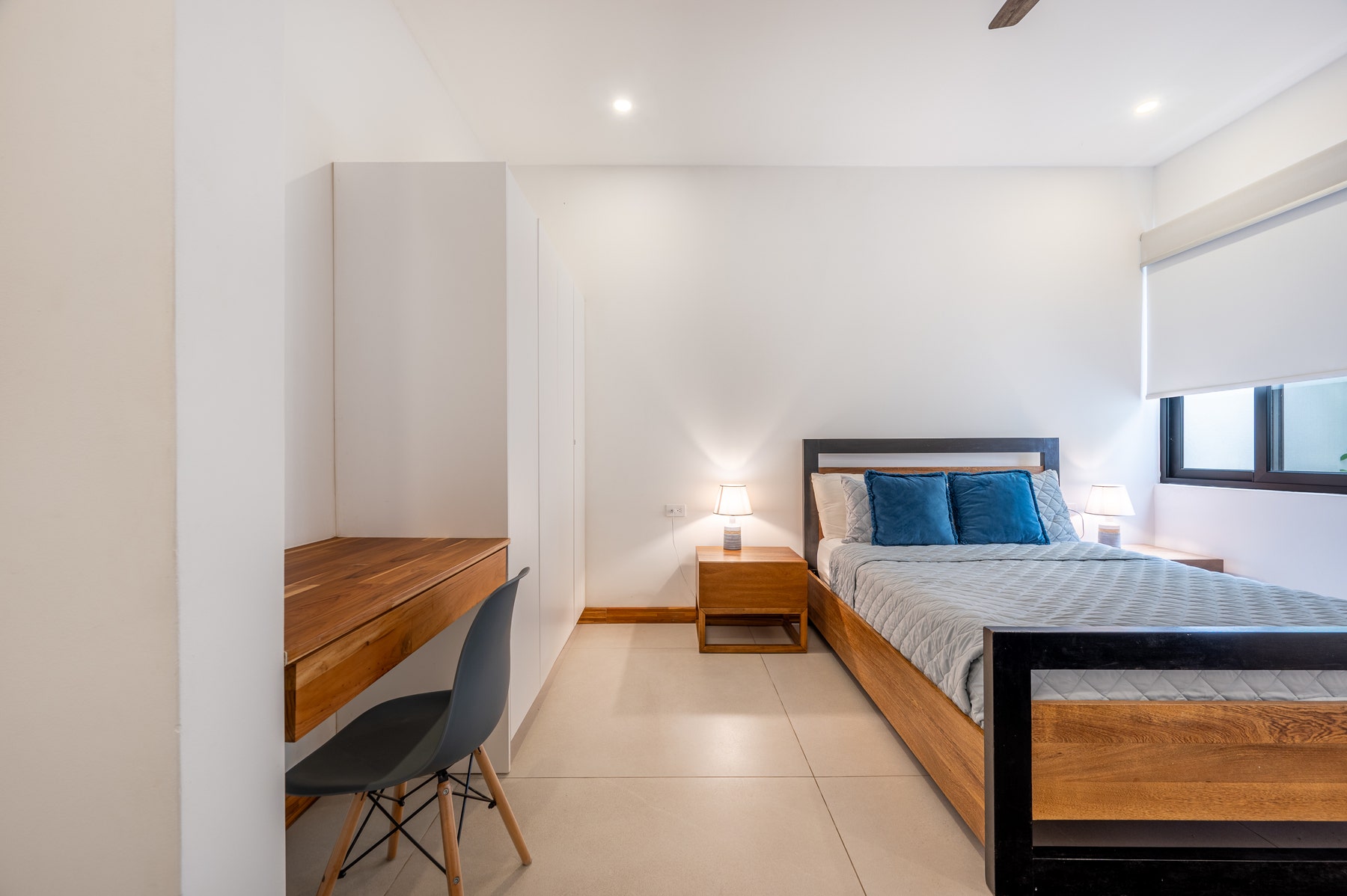 Contemporary Luxury Home — photo 15 of 19