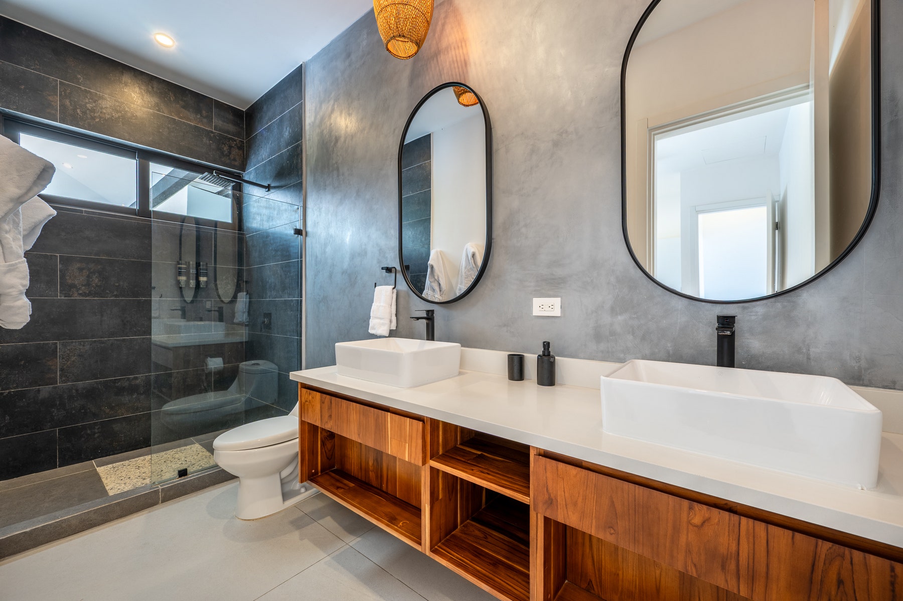 Contemporary Luxury Home — photo 19 of 19