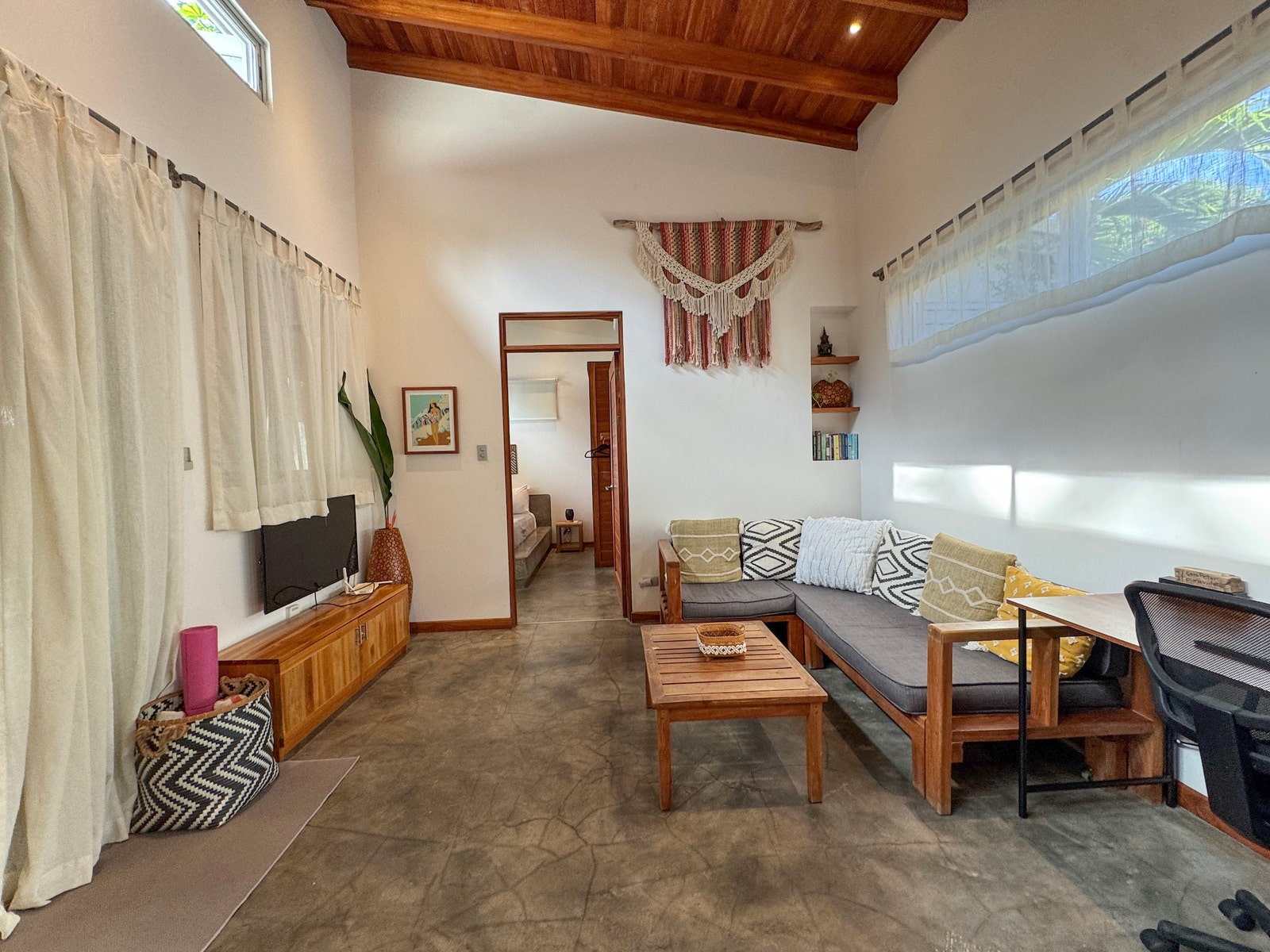 Walk to the Beach Villa with Pool — photo 14 of 19