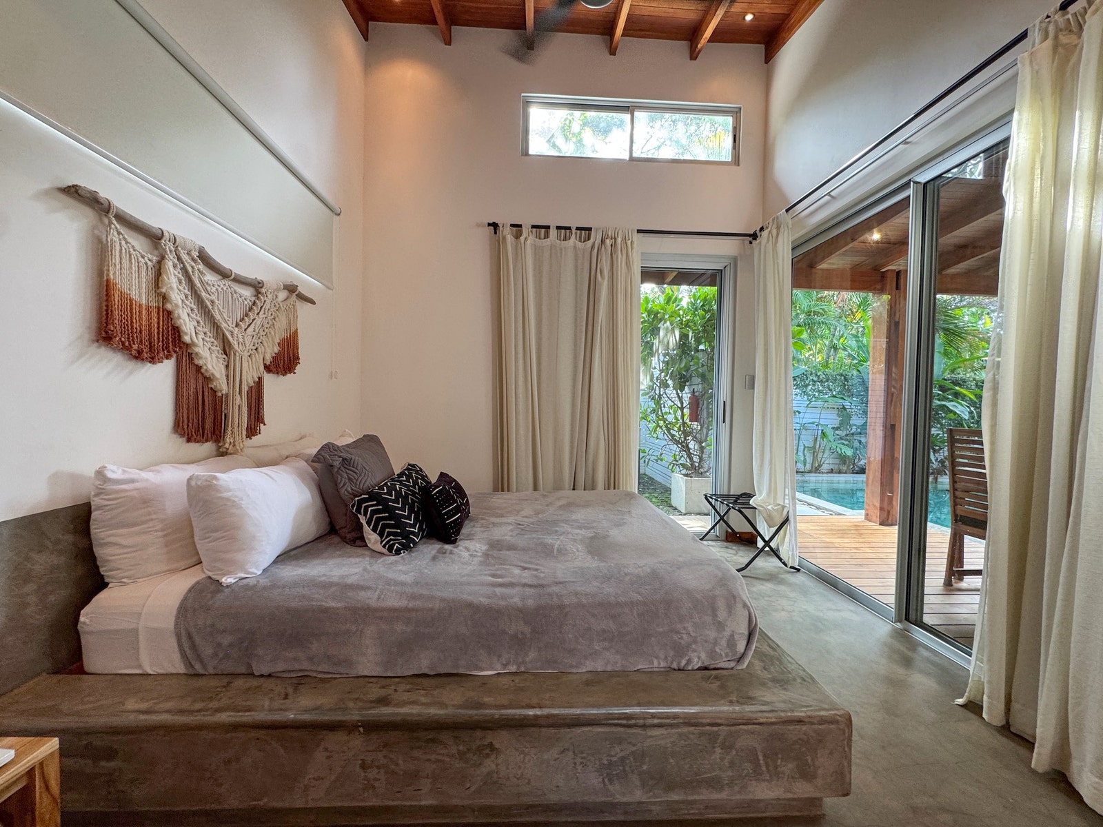 Walk to the Beach Villa with Pool — photo 18 of 19