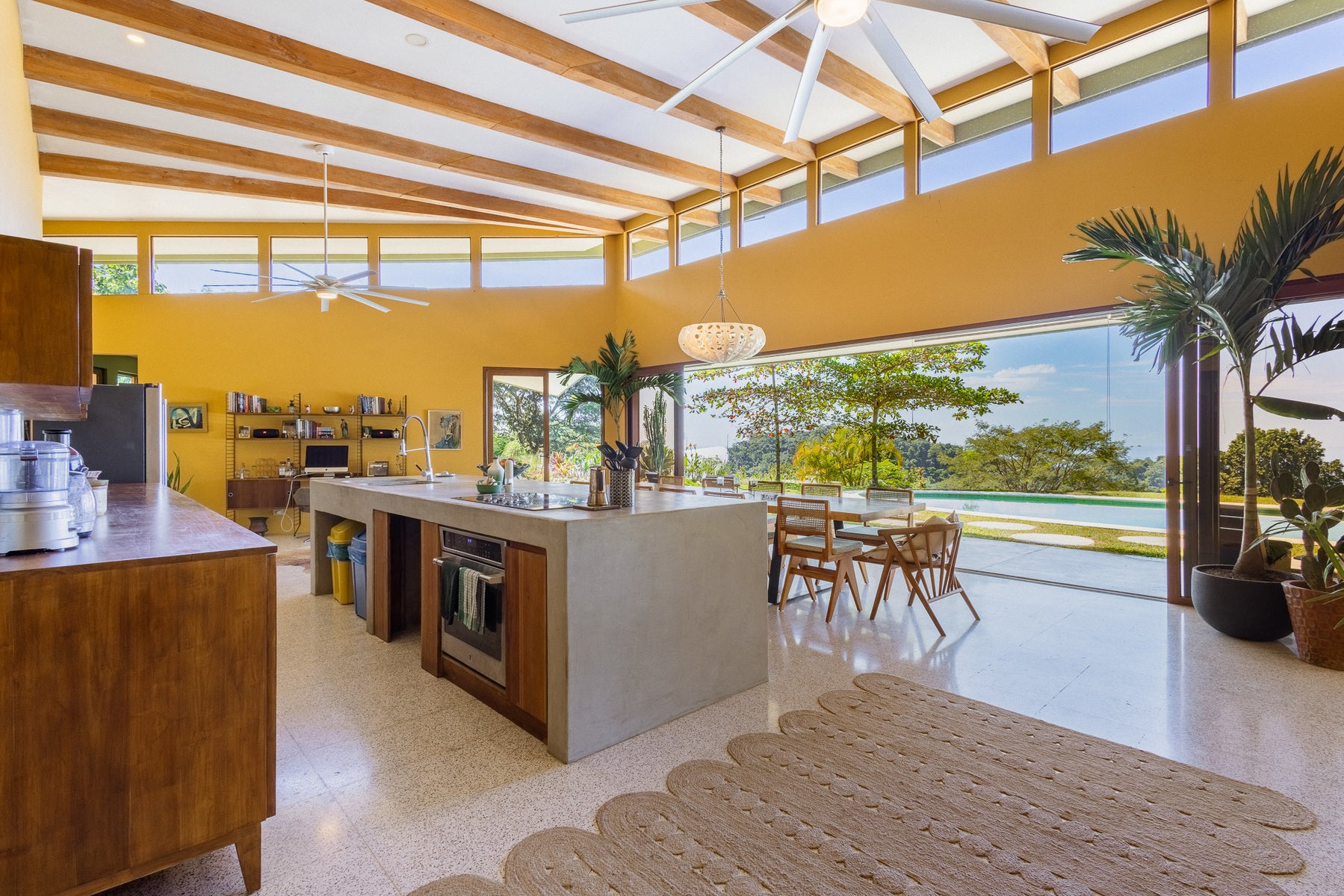 Beautiful Ocean View Home in Gated Community — foto 2 de 19