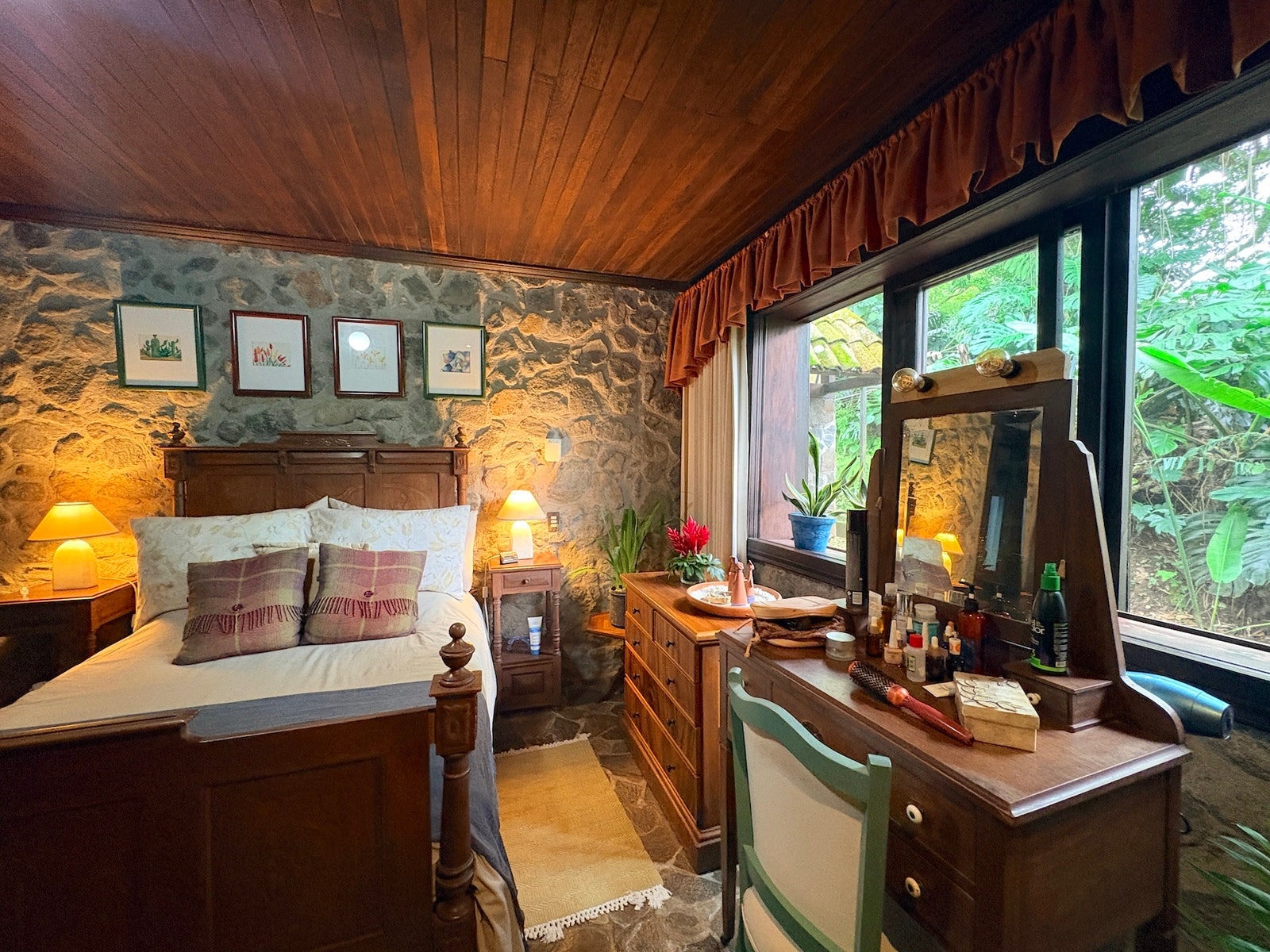 Private Estate Surrounded By Nature — photo 7 of 19