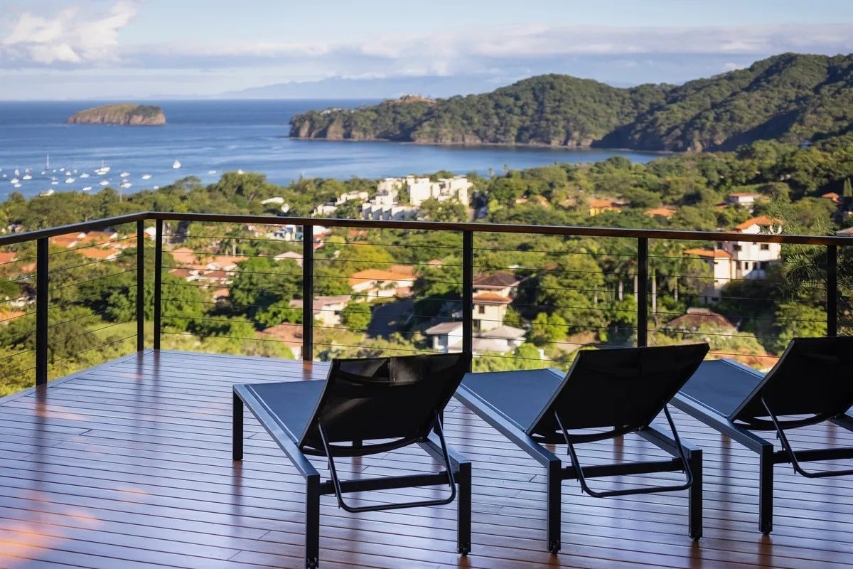 Elevated Panoramic Bayview House — photo 3 of 19