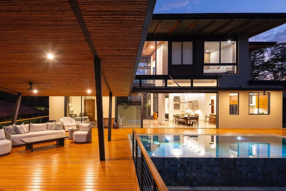 Elevated Panoramic Bayview House — photo 4 of 19