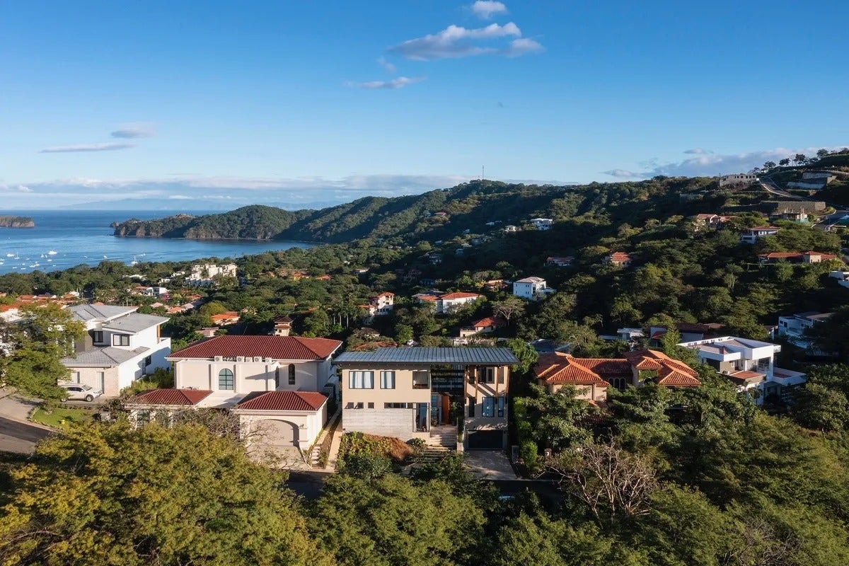 Elevated Panoramic Bayview House — photo 5 of 19