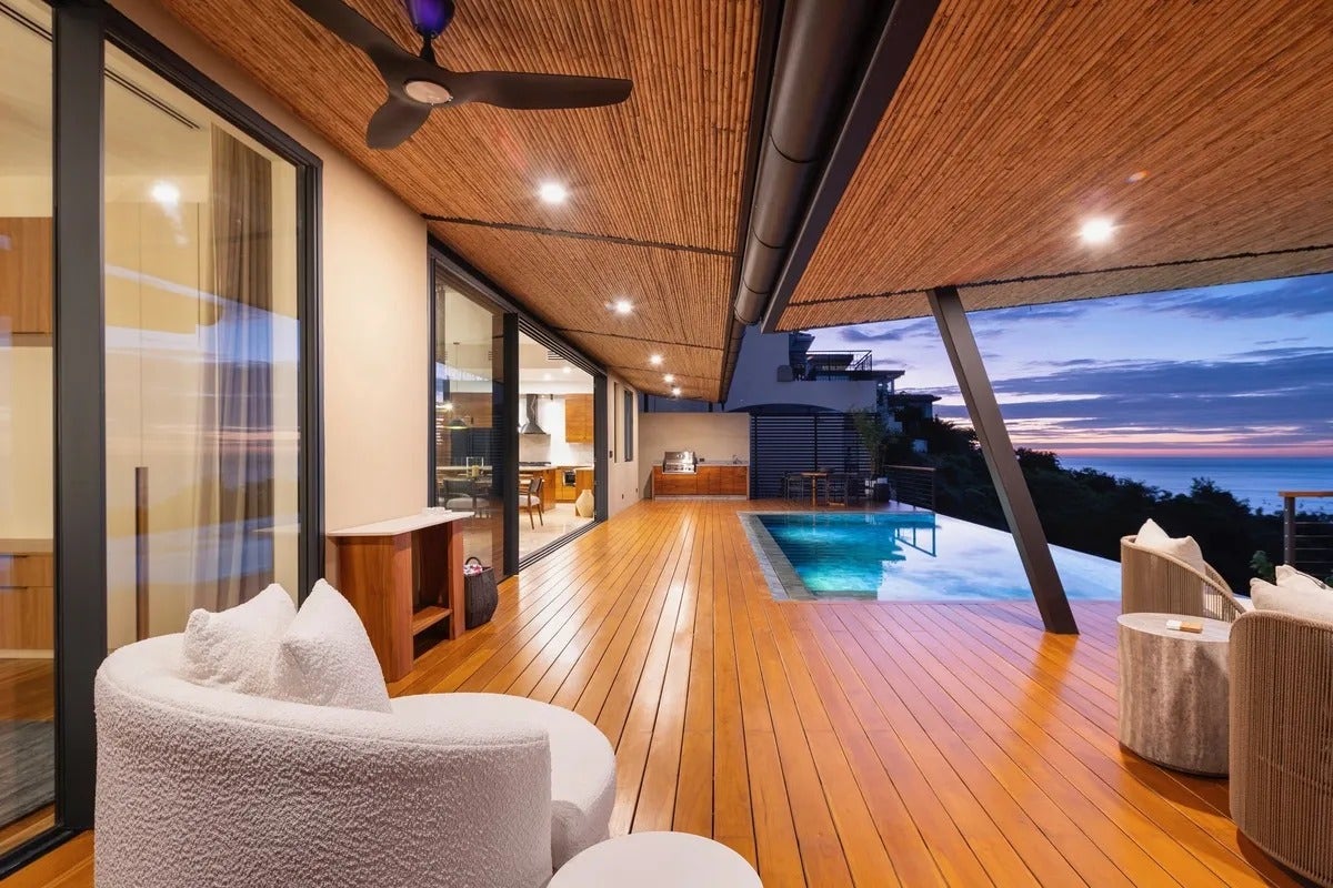 Elevated Panoramic Bayview House — photo 6 of 19