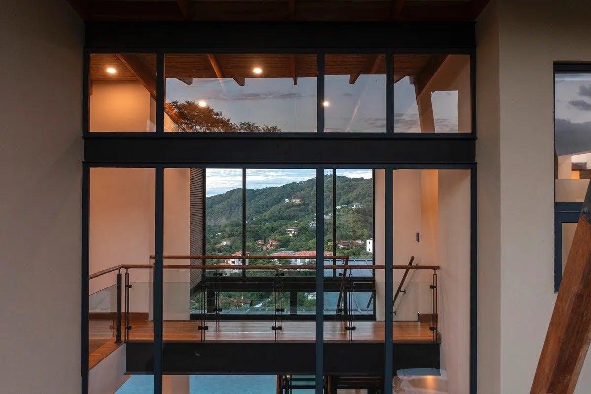 Elevated Panoramic Bayview House — photo 7 of 19