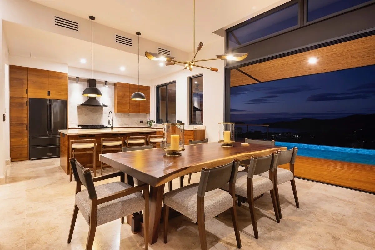 Elevated Panoramic Bayview House — photo 10 of 19