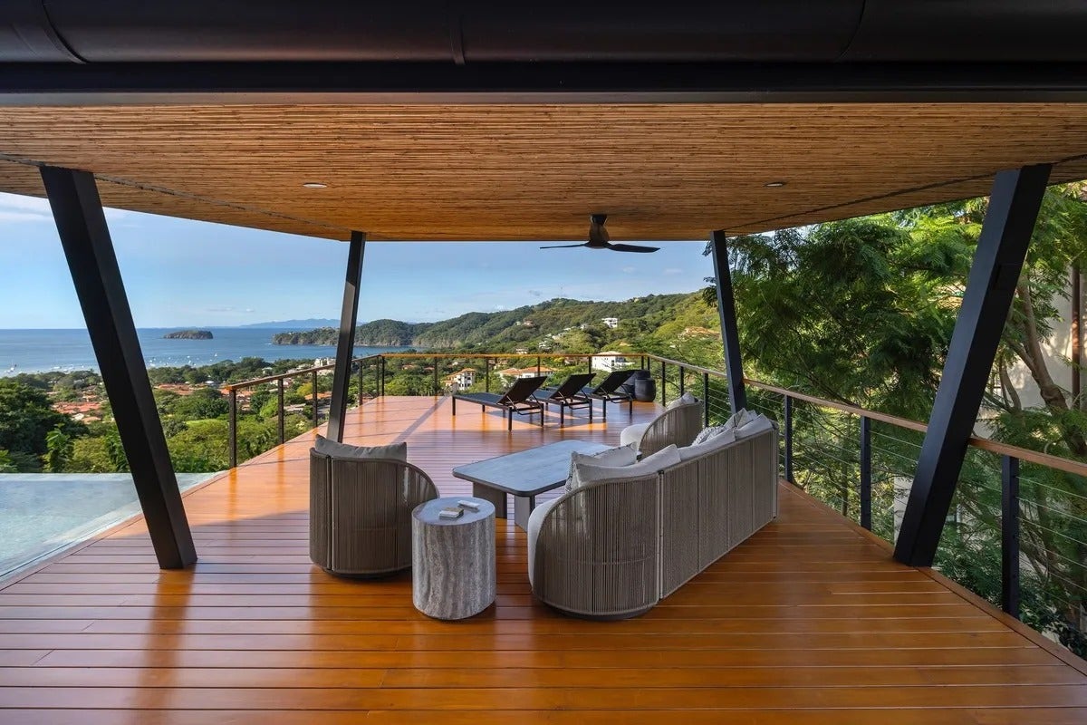 Elevated Panoramic Bayview House — photo 14 of 19