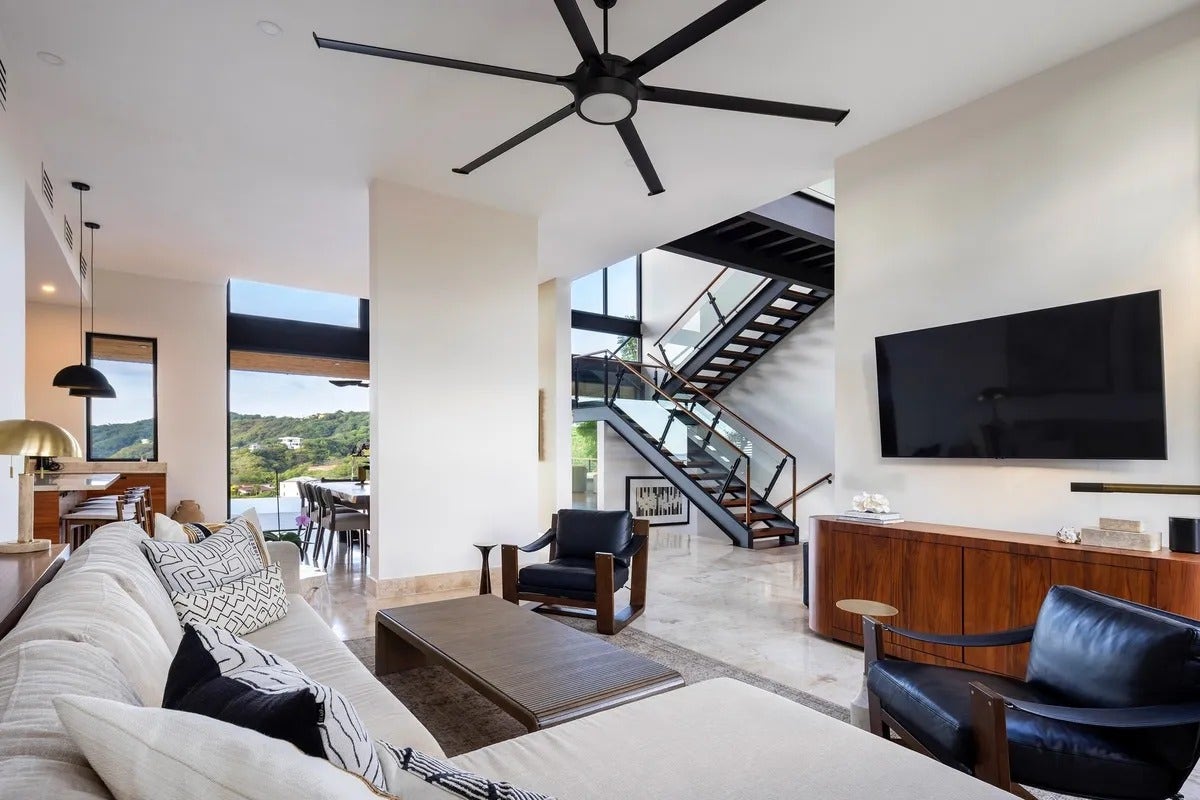 Elevated Panoramic Bayview House — photo 15 of 19