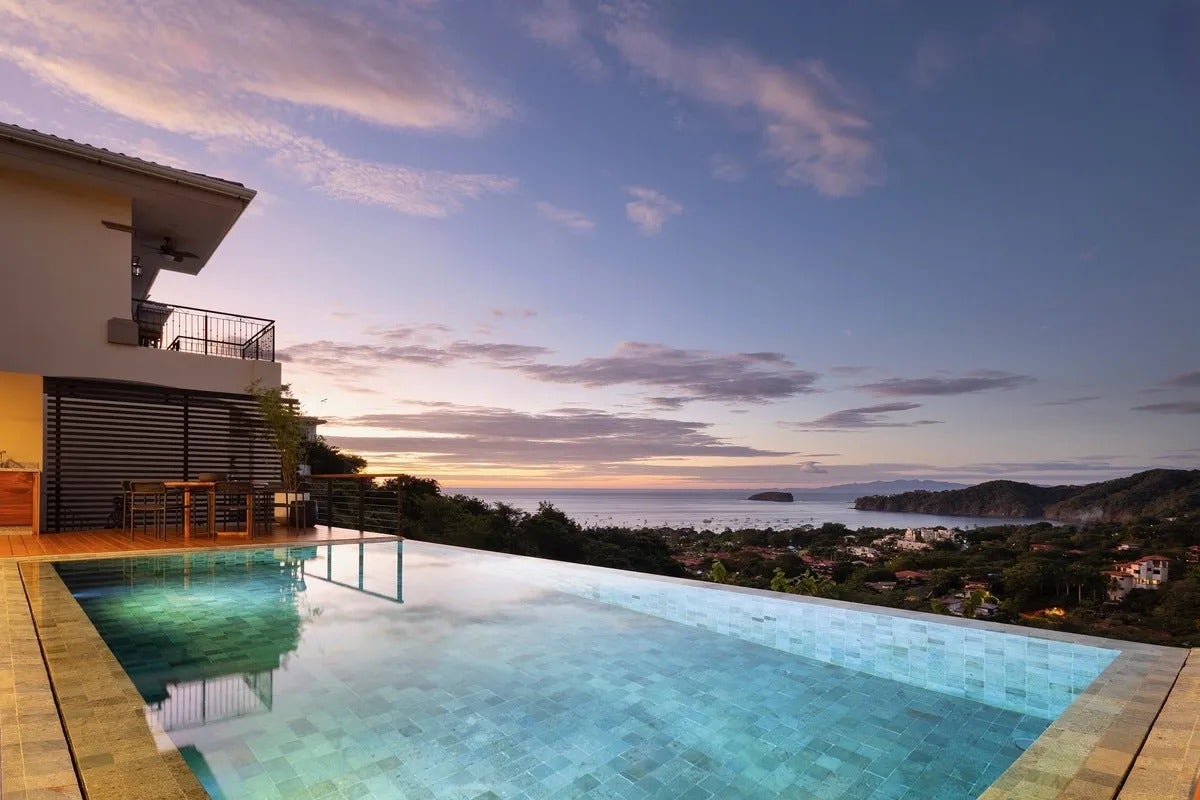 Elevated Panoramic Bayview House — photo 16 of 19