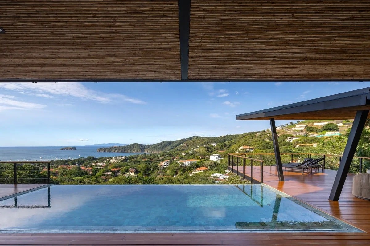 Elevated Panoramic Bayview House — photo 18 of 19