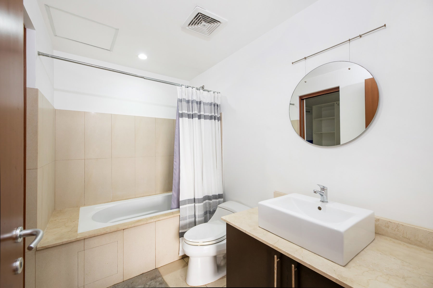 Panoramic City View Apartment — photo 8 of 19