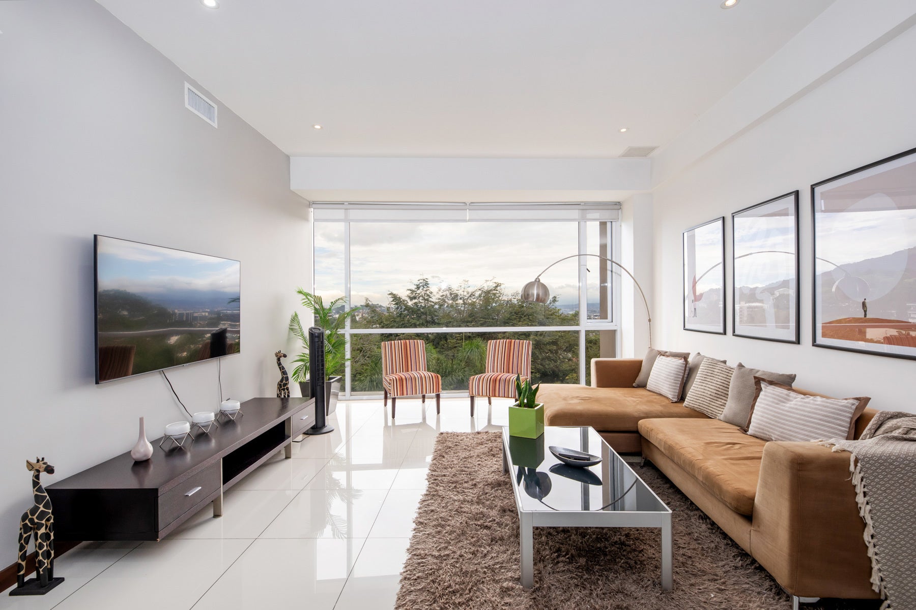 Panoramic City View Apartment — photo 4 of 19