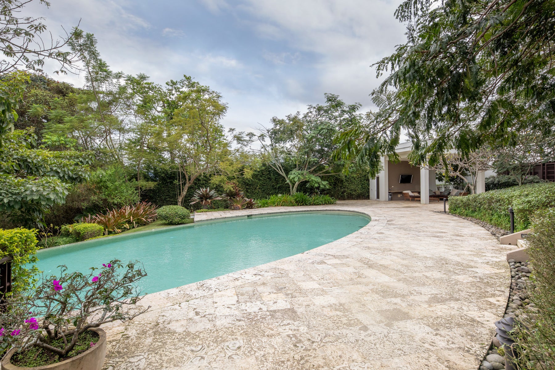 Panoramic City View Apartment — photo 18 of 19