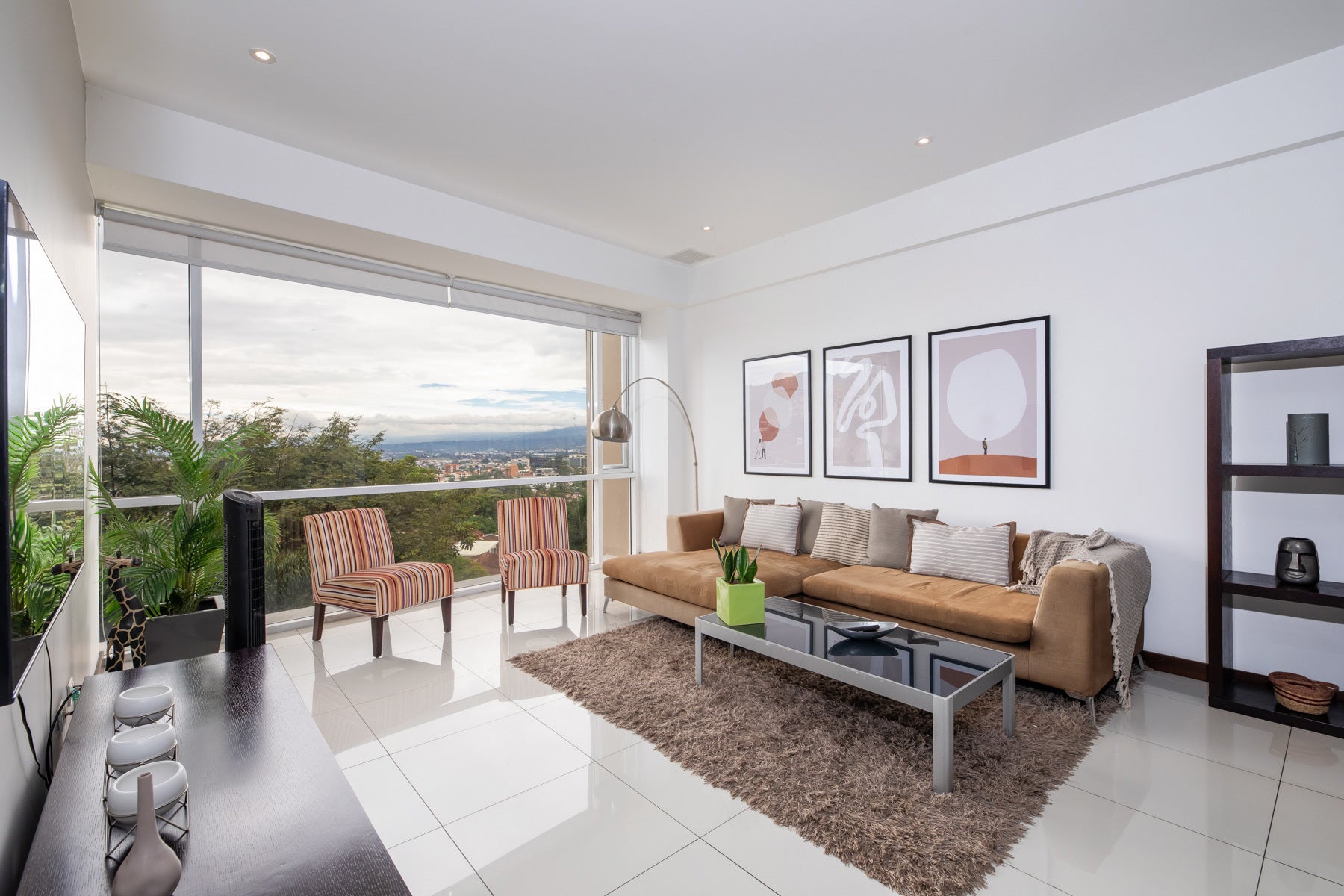 Panoramic City View Apartment — photo 5 of 19