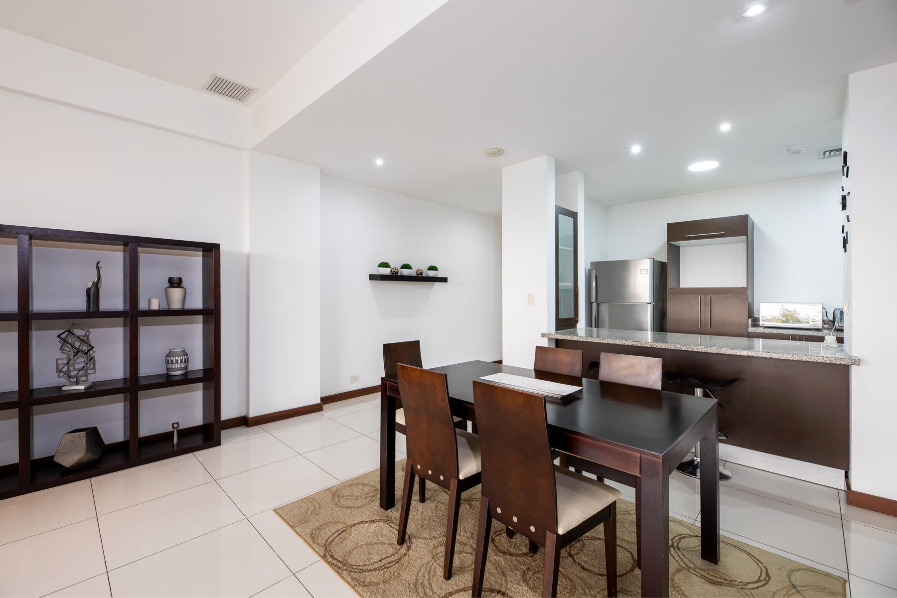 Panoramic City View Apartment — photo 6 of 19