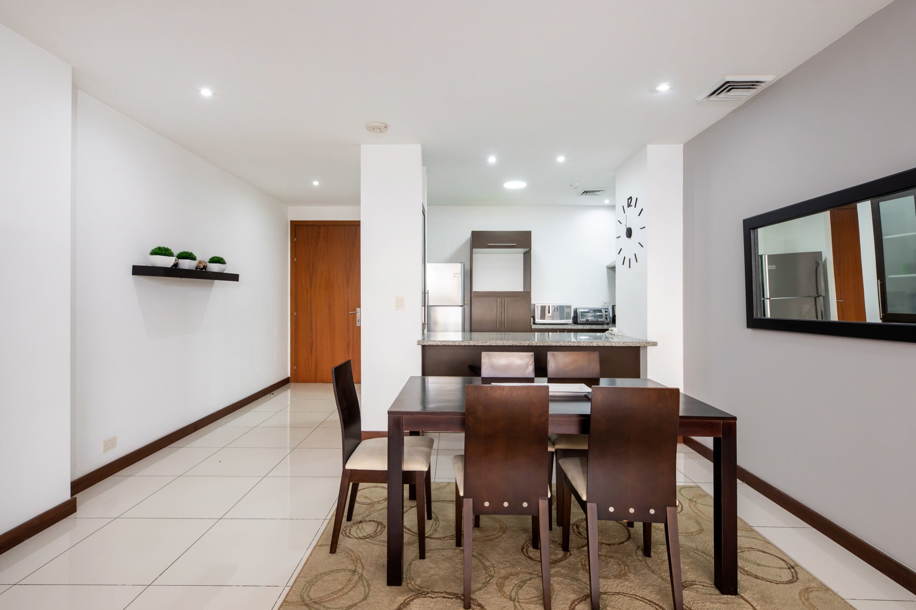 Panoramic City View Apartment — photo 10 of 19
