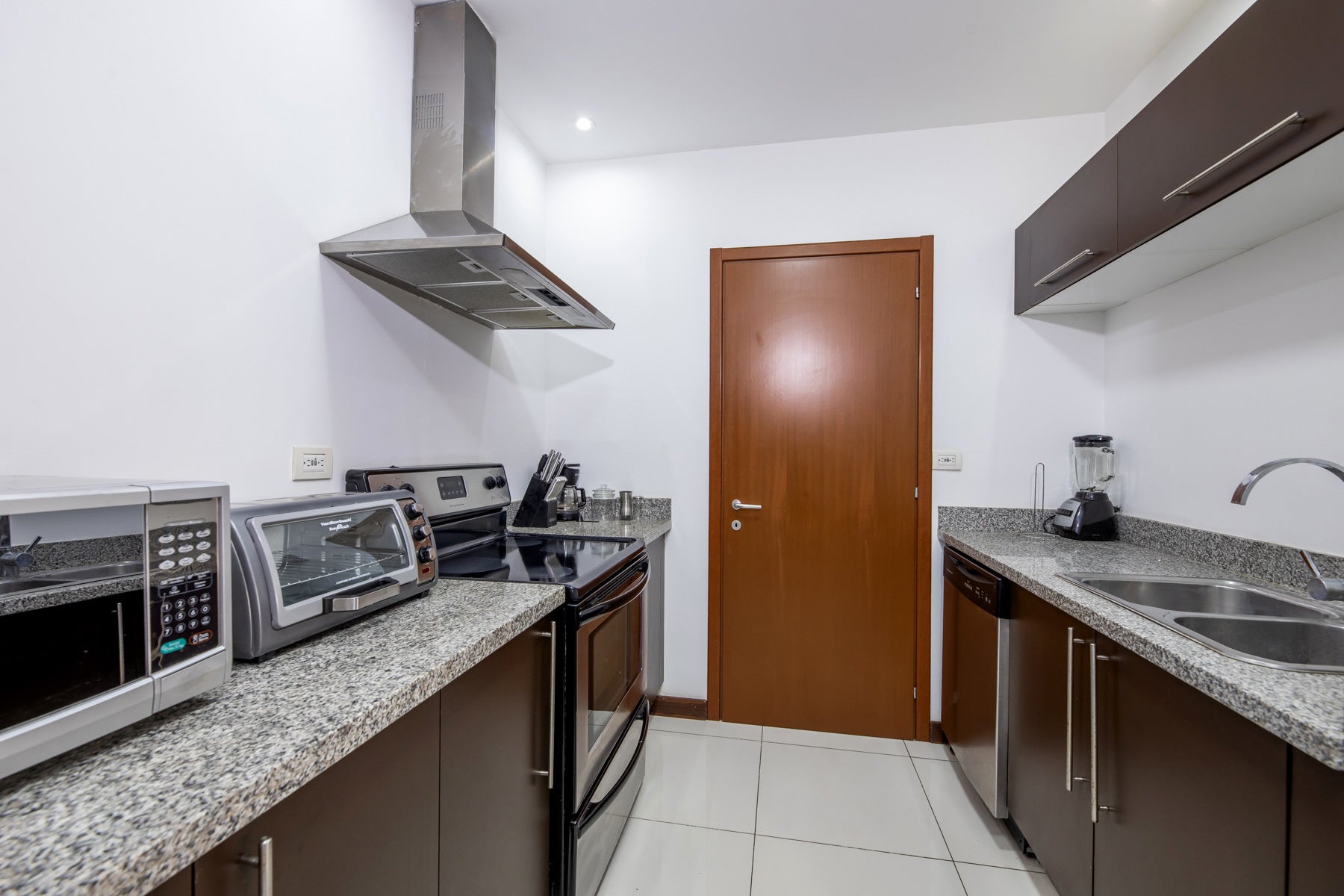 Panoramic City View Apartment — photo 13 of 19