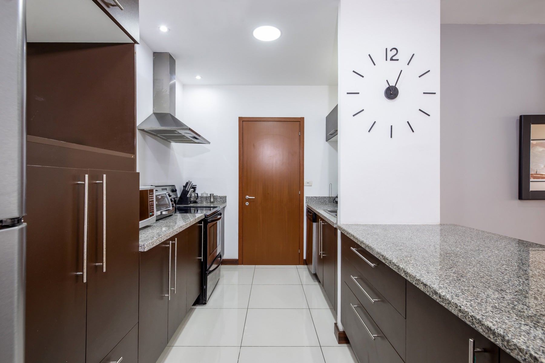 Panoramic City View Apartment — photo 14 of 19