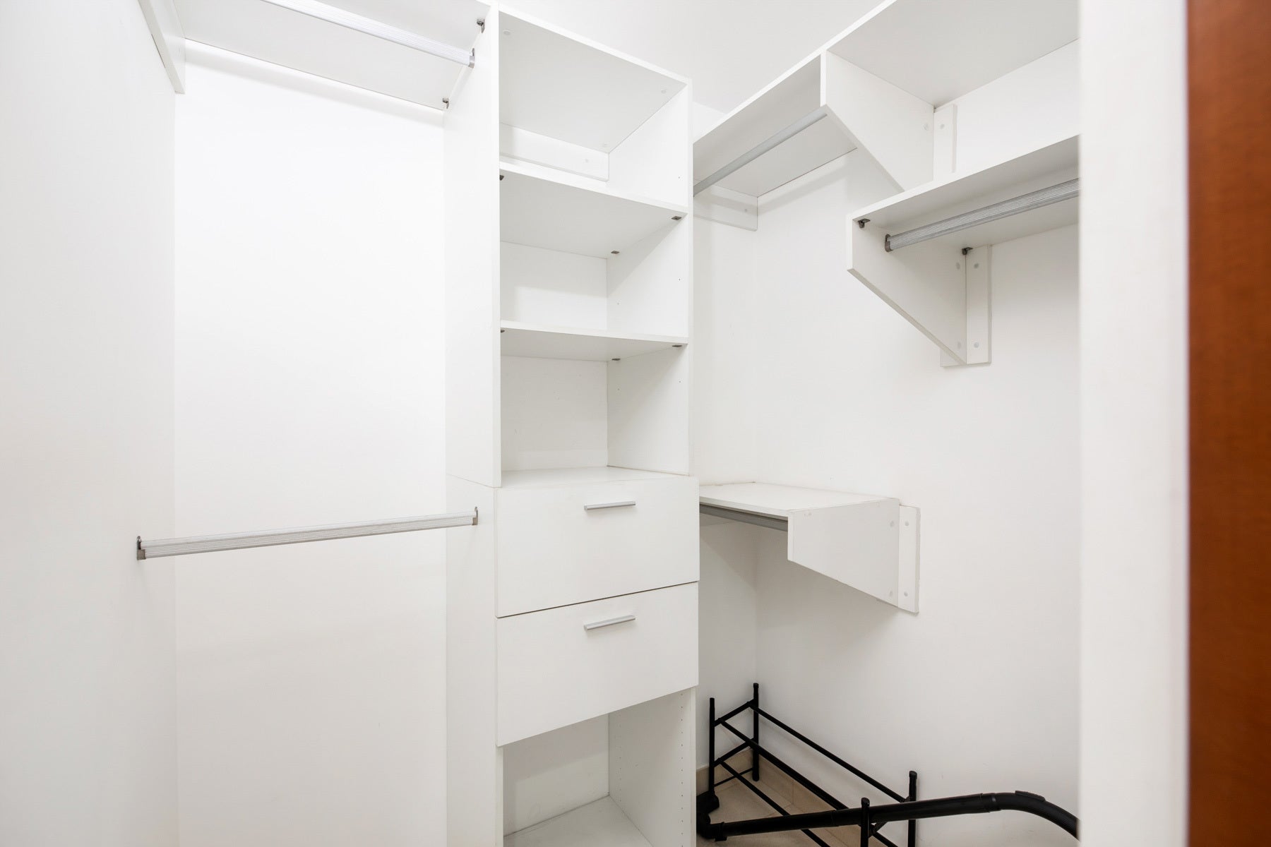 Panoramic City View Apartment — photo 16 of 19