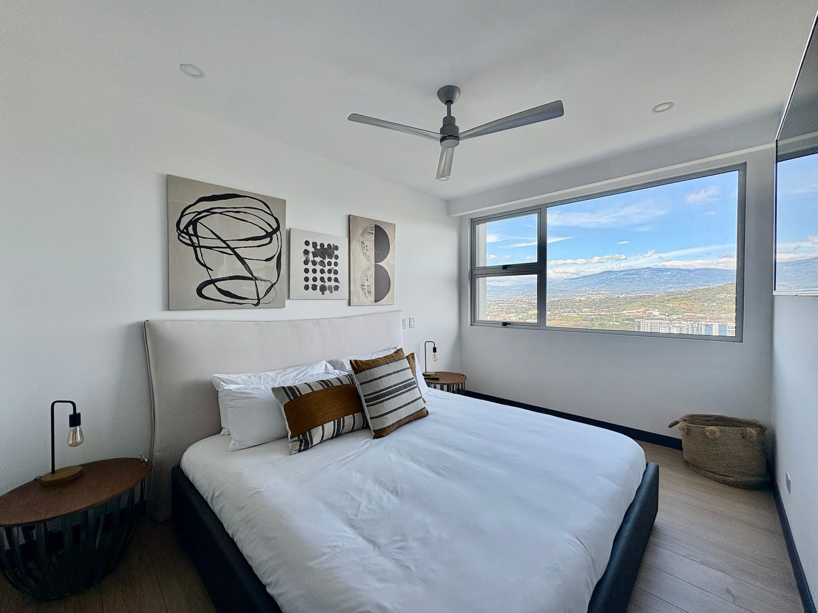 Modern Mountain Living — photo 5 of 12
