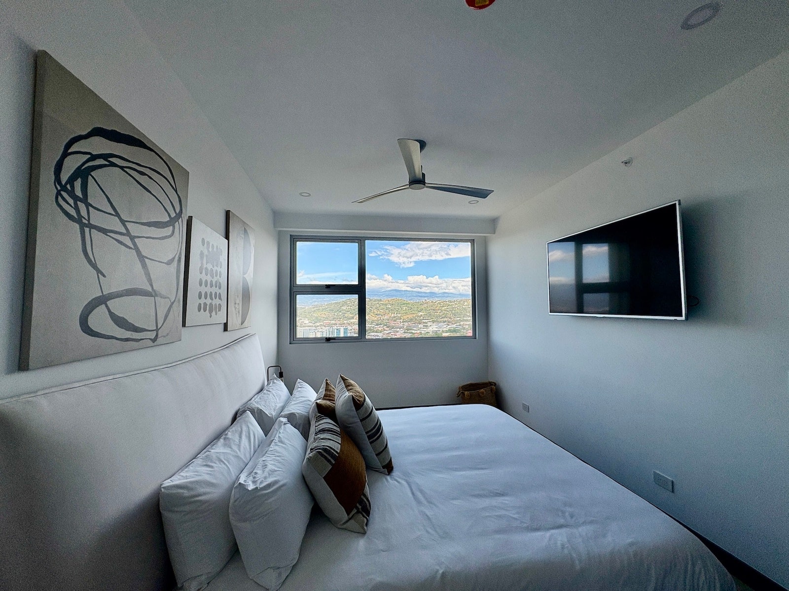 Modern Mountain Living — photo 7 of 12