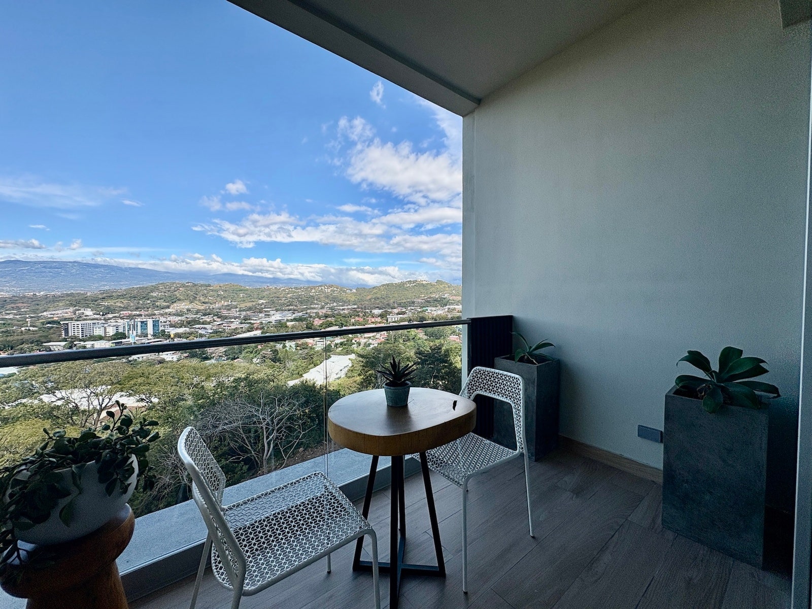 Modern Mountain Living — photo 11 of 12