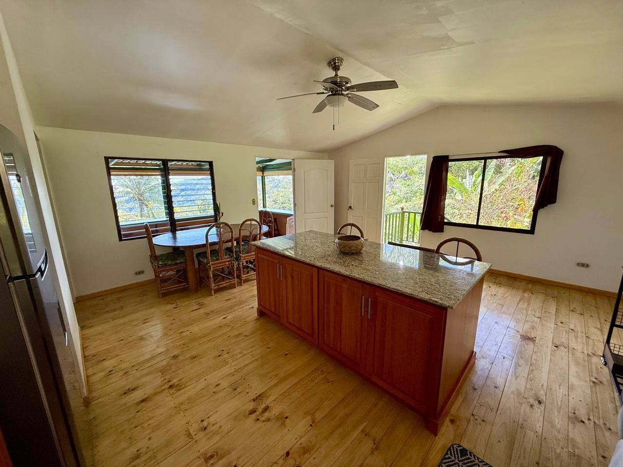 Lagunas Affordable Mountain View Home in Premier Neighborhood — photo 9 of 18
