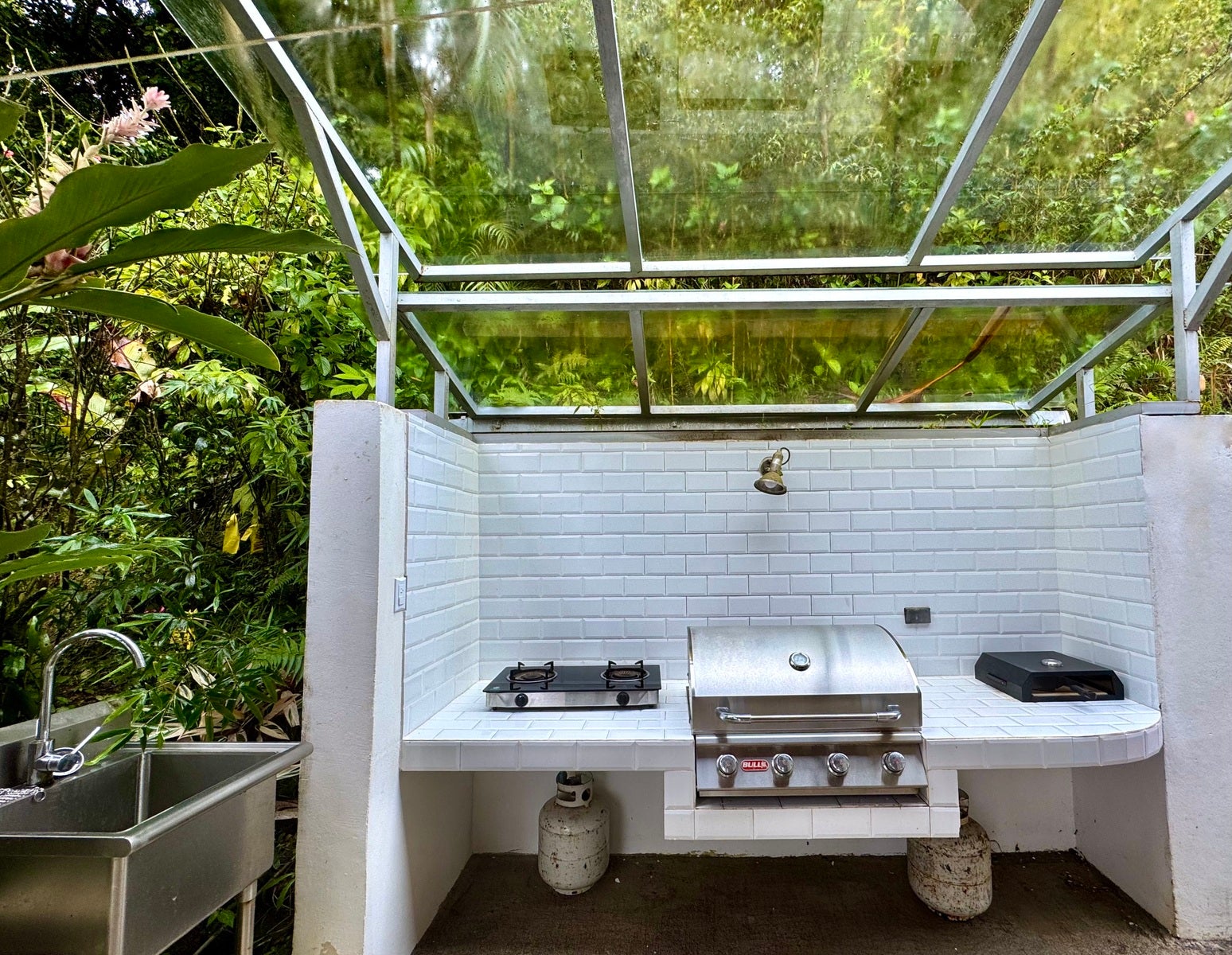 Volcano View Home With Spa and Gym — photo 17 of 18