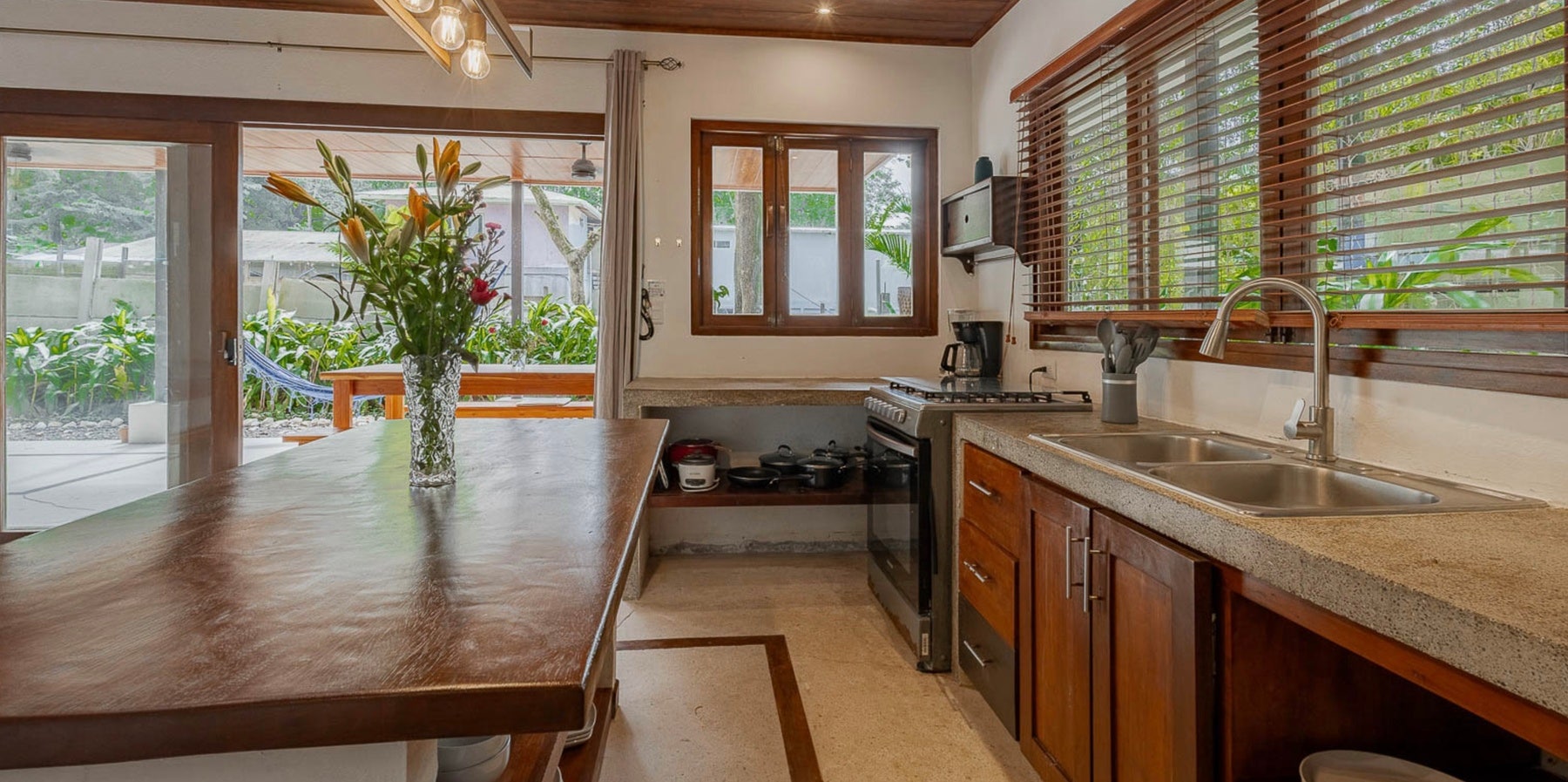 Six Apartments in Santa Teresa — photo 3 of 12